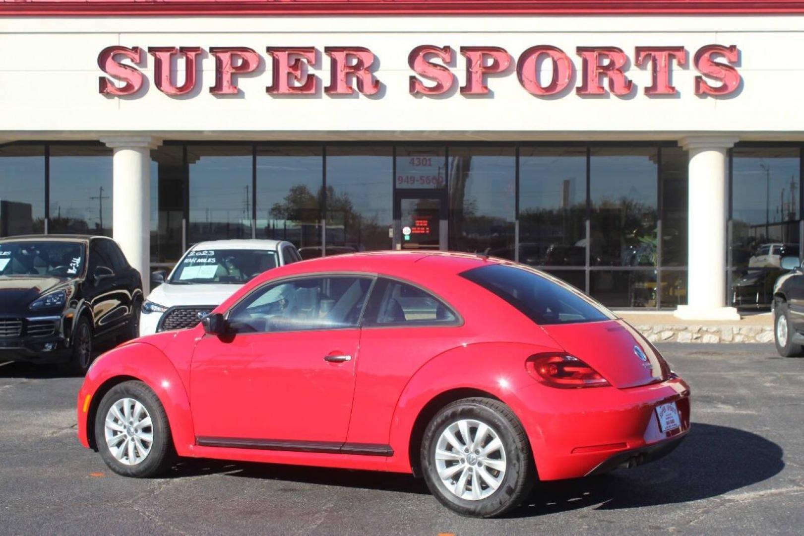 2013 Red Volkswagen Beetle 2.5L w/Sunroof Sound and Nav (3VWFP7AT7DM) with an 2.5L L5 DOHC 20V engine, 5-Speed Manual transmission, located at 4301 NW 39th , Oklahoma City, OK, 73112, (405) 949-5600, 35.512135, -97.598671 - Photo#4