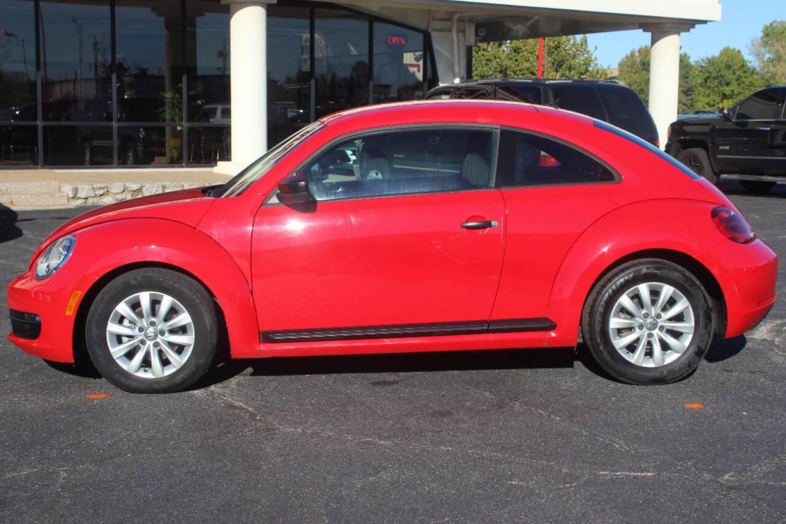 2013 Red Volkswagen Beetle 2.5L w/Sunroof Sound and Nav (3VWFP7AT7DM) with an 2.5L L5 DOHC 20V engine, 5-Speed Manual transmission, located at 4301 NW 39th , Oklahoma City, OK, 73112, (405) 949-5600, 35.512135, -97.598671 - Photo#5