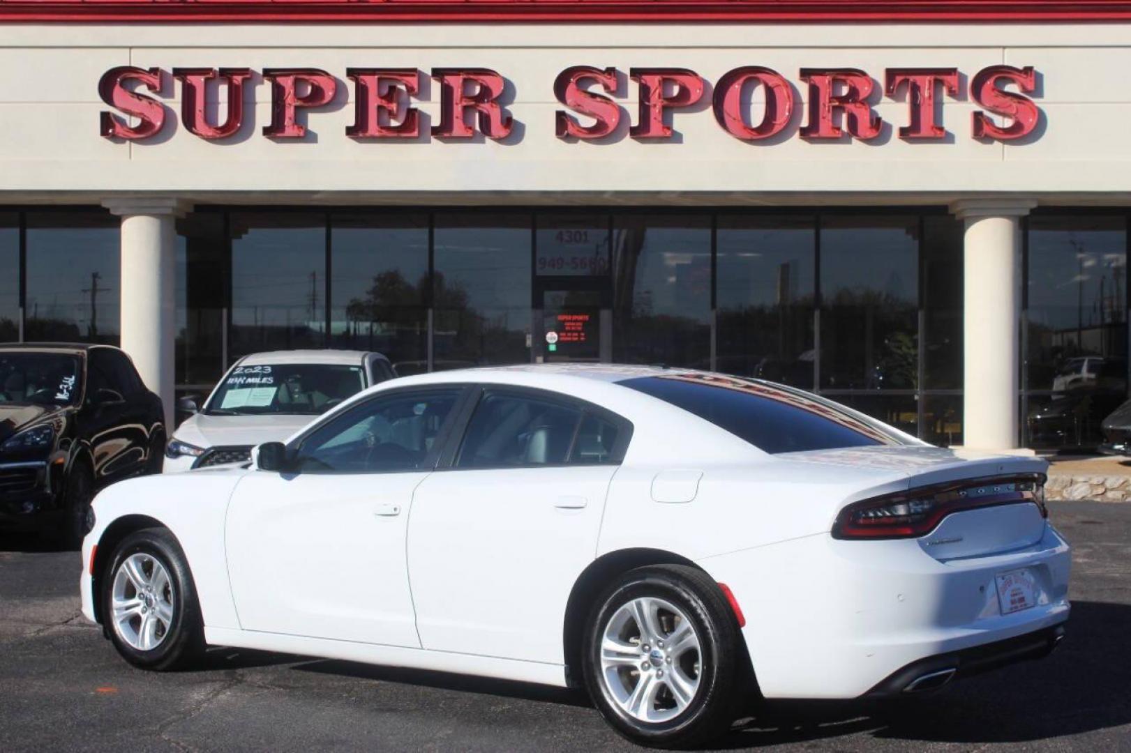 2022 White Dodge Charger SXT (2C3CDXBG6NH) with an 3.6L V6 DOHC 24V engine, 8A transmission, located at 4301 NW 39th , Oklahoma City, OK, 73112, (405) 949-5600, 35.512135, -97.598671 - NO DRIVERS LICENCE NO-FULL COVERAGE INSURANCE-NO CREDIT CHECK. COME ON OVER TO SUPERSPORTS AND TAKE A LOOK AND TEST DRIVE. PLEASE GIVE US A CALL AT (405) 949-5600. NO LICENSIA DE MANEJAR- NO SEGURO DE COBERTURA TOTAL- NO VERIFICACCION DE CREDITO. POR FAVOR VENGAN A SUPERSPORTS, ECHE UN - Photo#5