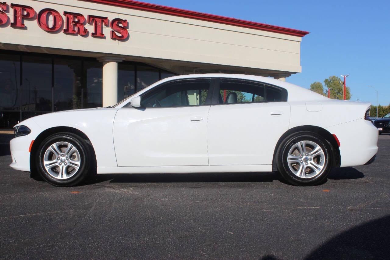 2022 White Dodge Charger SXT (2C3CDXBG6NH) with an 3.6L V6 DOHC 24V engine, 8A transmission, located at 4301 NW 39th , Oklahoma City, OK, 73112, (405) 949-5600, 35.512135, -97.598671 - NO DRIVERS LICENCE -NO FULL COVERAGE INSURANCE - NO CREDIT CHECK. COME ON OVER TO SUPERSPORTS, TAKE A LOOK AND TEST DRIVE. PLEASE GIVE US A CALL AT (405) 949-5600. NO LICENCIA DE CONDUCIR - NO SEGURO DE COBERTURA TOTAL - NO VERIFICACION DE CREDITO. VISITENOS EN SUPERSPORTS, MIRE NUESTRO - Photo#5