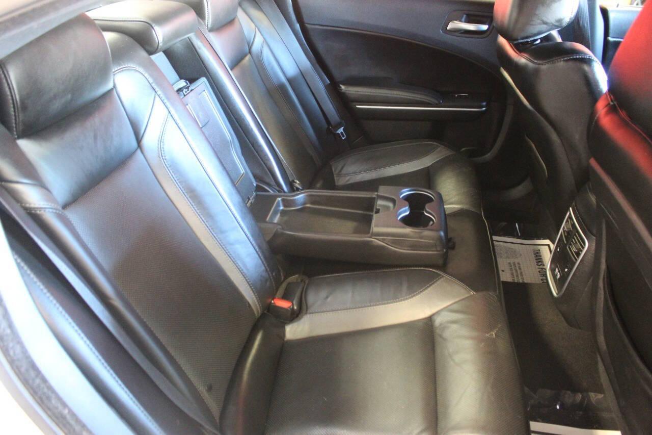 2022 White Dodge Charger SXT (2C3CDXBG6NH) with an 3.6L V6 DOHC 24V engine, 8A transmission, located at 4301 NW 39th , Oklahoma City, OK, 73112, (405) 949-5600, 35.512135, -97.598671 - NO DRIVERS LICENCE -NO FULL COVERAGE INSURANCE - NO CREDIT CHECK. COME ON OVER TO SUPERSPORTS, TAKE A LOOK AND TEST DRIVE. PLEASE GIVE US A CALL AT (405) 949-5600. NO LICENCIA DE CONDUCIR - NO SEGURO DE COBERTURA TOTAL - NO VERIFICACION DE CREDITO. VISITENOS EN SUPERSPORTS, MIRE NUESTRO - Photo#10