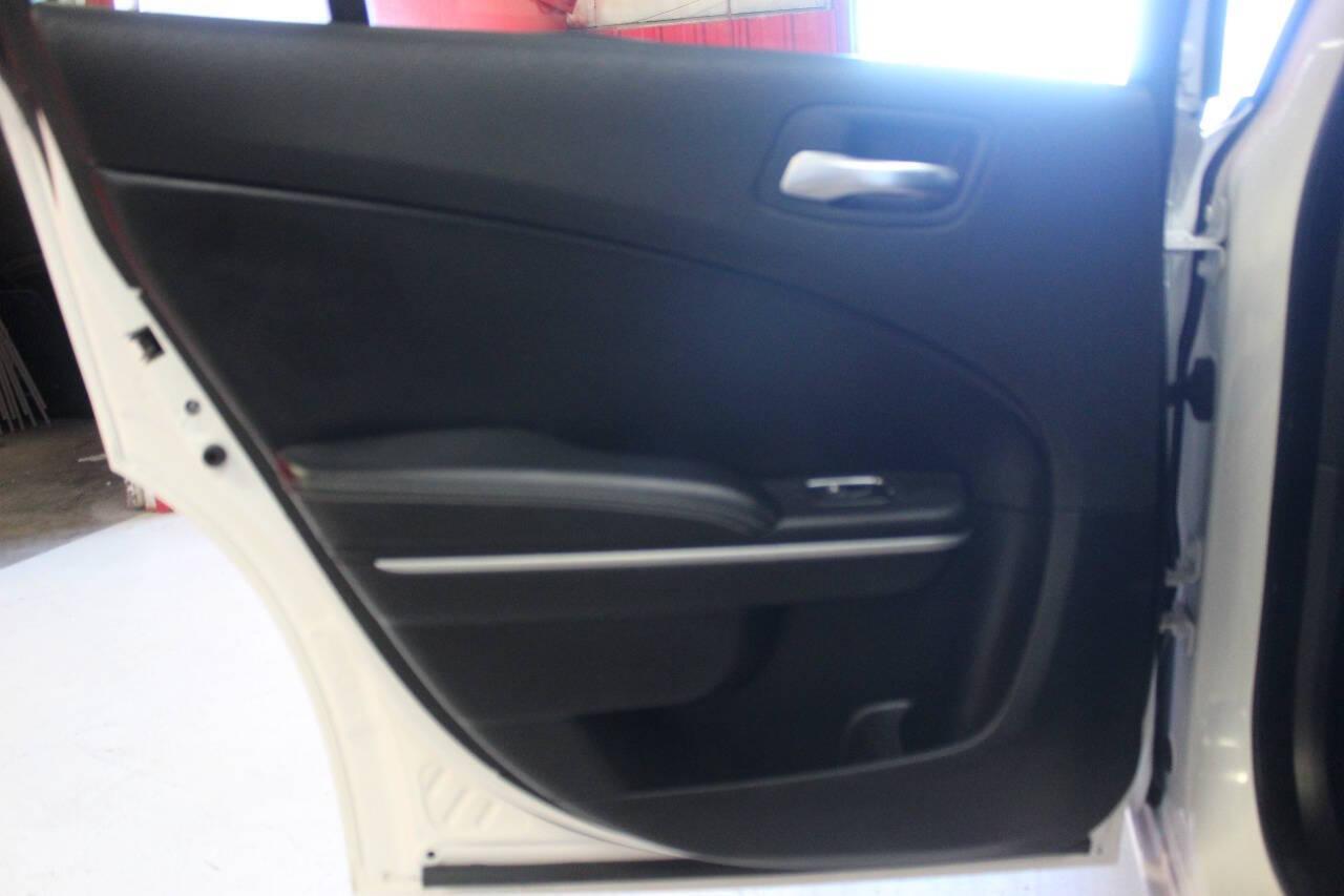 2022 White Dodge Charger SXT (2C3CDXBG6NH) with an 3.6L V6 DOHC 24V engine, 8A transmission, located at 4301 NW 39th , Oklahoma City, OK, 73112, (405) 949-5600, 35.512135, -97.598671 - NO DRIVERS LICENCE -NO FULL COVERAGE INSURANCE - NO CREDIT CHECK. COME ON OVER TO SUPERSPORTS, TAKE A LOOK AND TEST DRIVE. PLEASE GIVE US A CALL AT (405) 949-5600. NO LICENCIA DE CONDUCIR - NO SEGURO DE COBERTURA TOTAL - NO VERIFICACION DE CREDITO. VISITENOS EN SUPERSPORTS, MIRE NUESTRO - Photo#14