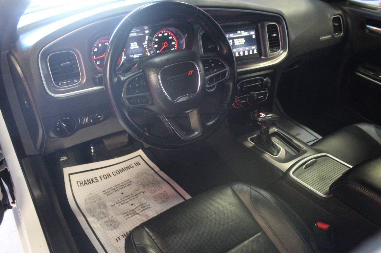 2022 White Dodge Charger SXT (2C3CDXBG6NH) with an 3.6L V6 DOHC 24V engine, 8A transmission, located at 4301 NW 39th , Oklahoma City, OK, 73112, (405) 949-5600, 35.512135, -97.598671 - NO DRIVERS LICENCE -NO FULL COVERAGE INSURANCE - NO CREDIT CHECK. COME ON OVER TO SUPERSPORTS, TAKE A LOOK AND TEST DRIVE. PLEASE GIVE US A CALL AT (405) 949-5600. NO LICENCIA DE CONDUCIR - NO SEGURO DE COBERTURA TOTAL - NO VERIFICACION DE CREDITO. VISITENOS EN SUPERSPORTS, MIRE NUESTRO - Photo#15