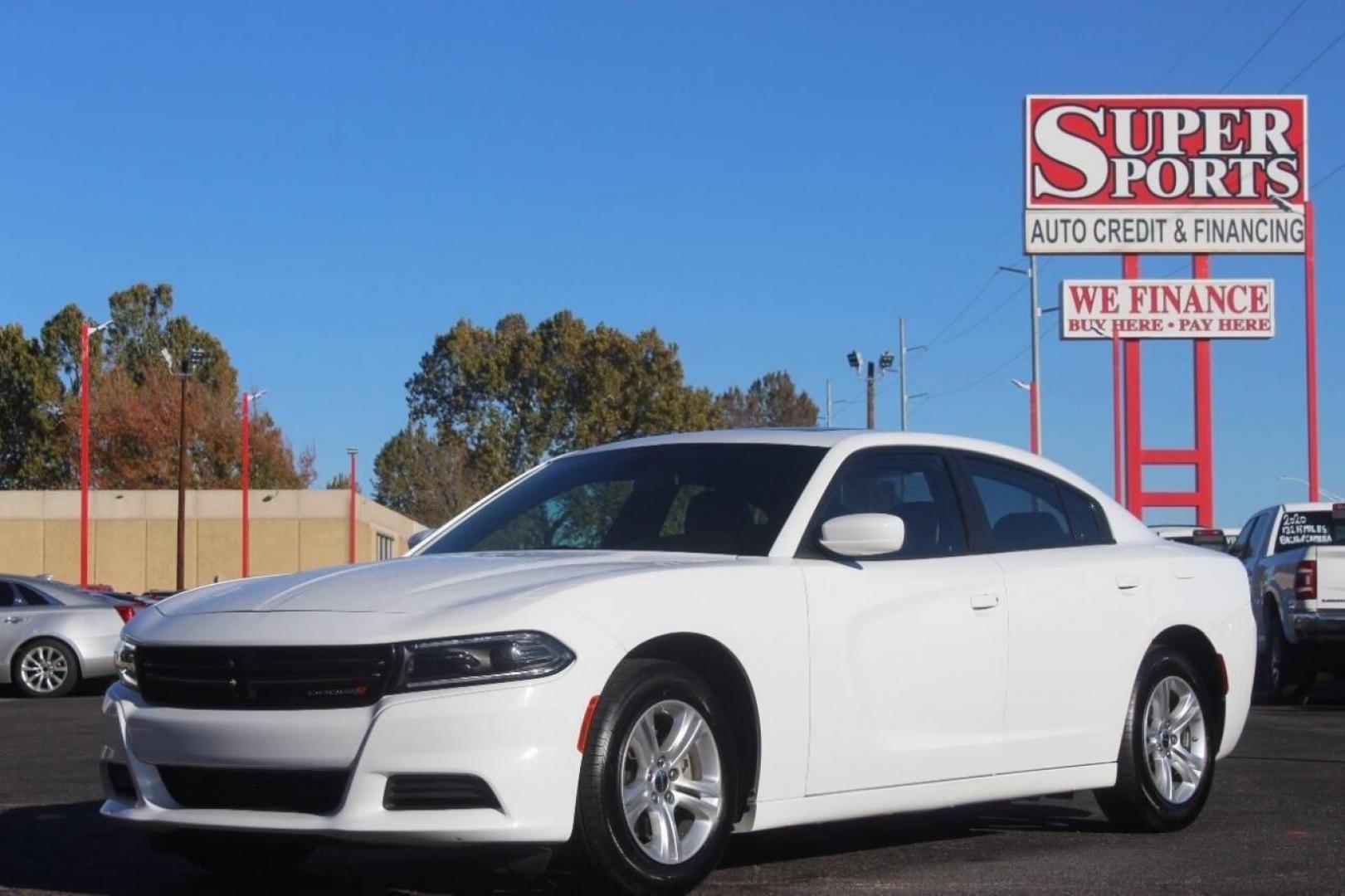 2022 White Dodge Charger SXT (2C3CDXBG6NH) with an 3.6L V6 DOHC 24V engine, 8A transmission, located at 4301 NW 39th , Oklahoma City, OK, 73112, (405) 949-5600, 35.512135, -97.598671 - NO DRIVERS LICENCE -NO FULL COVERAGE INSURANCE - NO CREDIT CHECK. COME ON OVER TO SUPERSPORTS, TAKE A LOOK AND TEST DRIVE. PLEASE GIVE US A CALL AT (405) 949-5600. NO LICENCIA DE CONDUCIR - NO SEGURO DE COBERTURA TOTAL - NO VERIFICACION DE CREDITO. VISITENOS EN SUPERSPORTS, MIRE NUESTRO - Photo#7