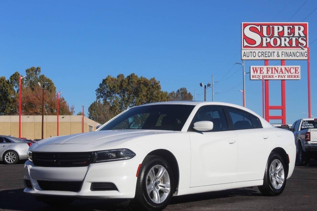 2022 White Dodge Charger SXT (2C3CDXBG6NH) with an 3.6L V6 DOHC 24V engine, 8A transmission, located at 4301 NW 39th , Oklahoma City, OK, 73112, (405) 949-5600, 35.512135, -97.598671 - NO DRIVERS LICENCE -NO FULL COVERAGE INSURANCE - NO CREDIT CHECK. COME ON OVER TO SUPERSPORTS, TAKE A LOOK AND TEST DRIVE. PLEASE GIVE US A CALL AT (405) 949-5600. NO LICENCIA DE CONDUCIR - NO SEGURO DE COBERTURA TOTAL - NO VERIFICACION DE CREDITO. VISITENOS EN SUPERSPORTS, MIRE NUESTRO - Photo#6