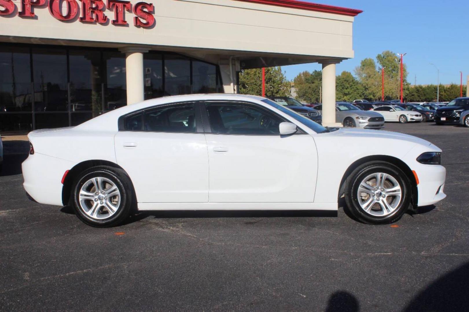 2022 White Dodge Charger SXT (2C3CDXBG6NH) with an 3.6L V6 DOHC 24V engine, 8A transmission, located at 4301 NW 39th , Oklahoma City, OK, 73112, (405) 949-5600, 35.512135, -97.598671 - NO DRIVERS LICENCE NO-FULL COVERAGE INSURANCE-NO CREDIT CHECK. COME ON OVER TO SUPERSPORTS AND TAKE A LOOK AND TEST DRIVE. PLEASE GIVE US A CALL AT (405) 949-5600. NO LICENSIA DE MANEJAR- NO SEGURO DE COBERTURA TOTAL- NO VERIFICACCION DE CREDITO. POR FAVOR VENGAN A SUPERSPORTS, ECHE UN - Photo#3