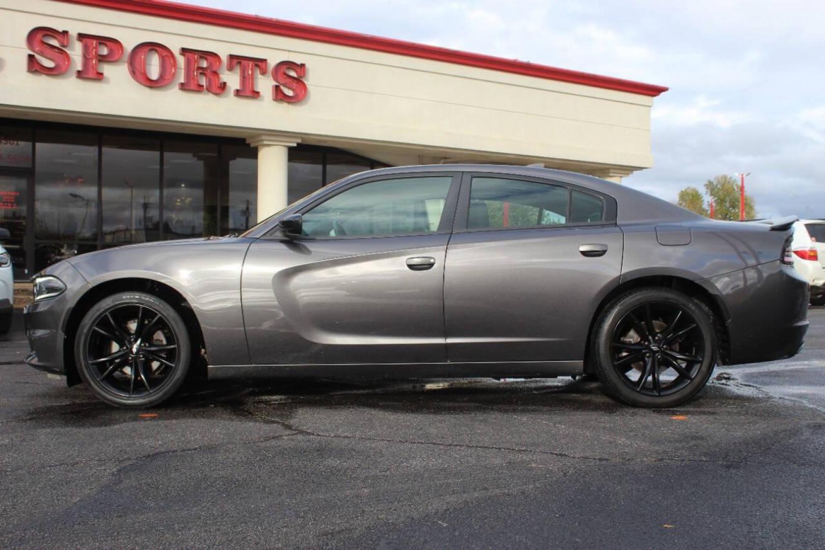 2018 Gray Dodge Charger SXT (2C3CDXHG8JH) with an 3.6L V6 DOHC 24V engine, 8A transmission, located at 4301 NW 39th , Oklahoma City, OK, 73112, (405) 949-5600, 35.512135, -97.598671 - Photo#5