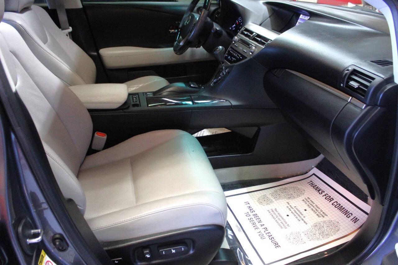 2015 Gray Lexus RX 350 FWD (2T2ZK1BA4FC) with an 3.5L V6 DOHC 24V engine, 6-Speed Automatic transmission, located at 4301 NW 39th , Oklahoma City, OK, 73112, (405) 949-5600, 35.512135, -97.598671 - NO DRIVERS LICENCE -NO FULL COVERAGE INSURANCE - NO CREDIT CHECK. COME ON OVER TO SUPERSPORTS, TAKE A LOOK AND TEST DRIVE. PLEASE GIVE US A CALL AT (405) 949-5600. NO LICENCIA DE CONDUCIR - NO SEGURO DE COBERTURA TOTAL - NO VERIFICACION DE CREDITO. VISITENOS EN SUPERSPORTS, MIRE NUESTRO - Photo#8