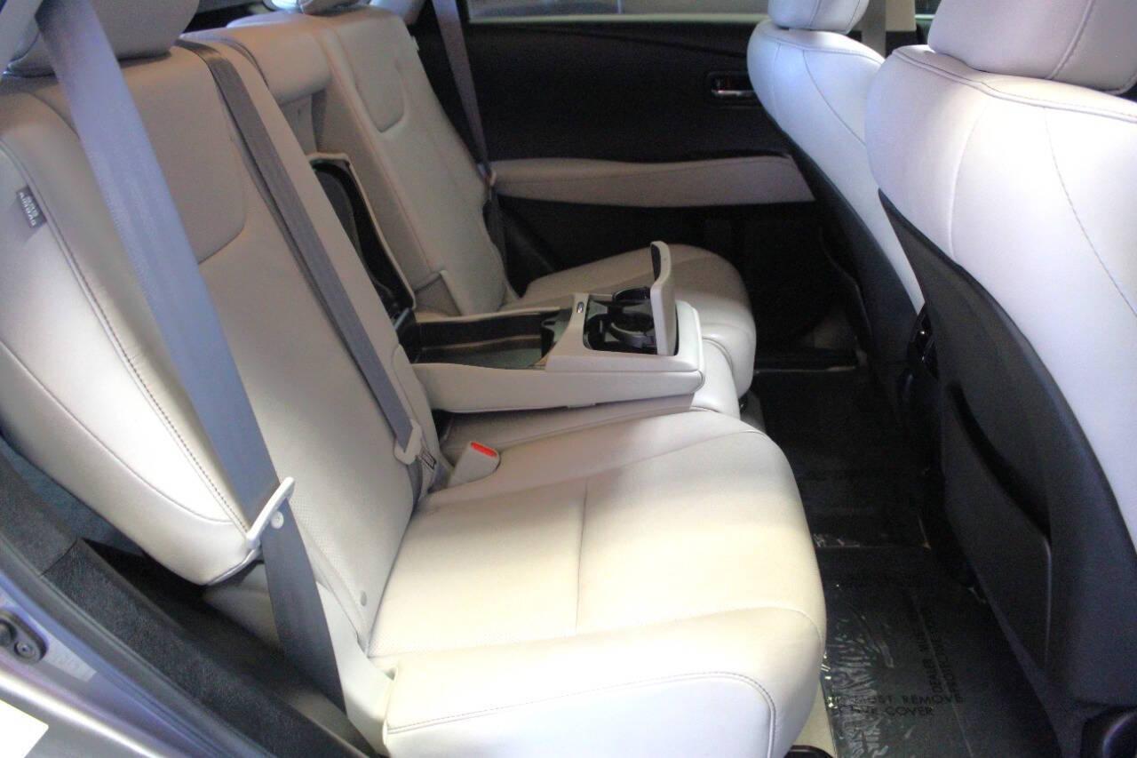 2015 Gray Lexus RX 350 FWD (2T2ZK1BA4FC) with an 3.5L V6 DOHC 24V engine, 6-Speed Automatic transmission, located at 4301 NW 39th , Oklahoma City, OK, 73112, (405) 949-5600, 35.512135, -97.598671 - NO DRIVERS LICENCE -NO FULL COVERAGE INSURANCE - NO CREDIT CHECK. COME ON OVER TO SUPERSPORTS, TAKE A LOOK AND TEST DRIVE. PLEASE GIVE US A CALL AT (405) 949-5600. NO LICENCIA DE CONDUCIR - NO SEGURO DE COBERTURA TOTAL - NO VERIFICACION DE CREDITO. VISITENOS EN SUPERSPORTS, MIRE NUESTRO - Photo#10