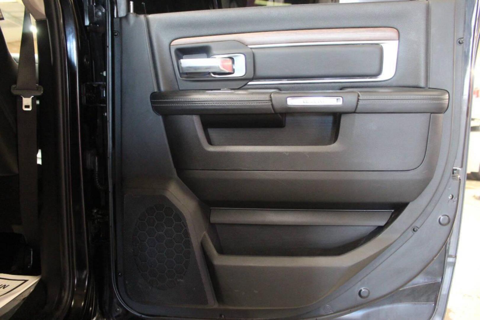 2014 Black RAM 2500 Laramie Crew Cab SWB 4WD (3C6UR5FJ2EG) with an 6.7L L6 engine, 6-Speed Automatic transmission, located at 4301 NW 39th , Oklahoma City, OK, 73112, (405) 949-5600, 35.512135, -97.598671 - NO DRIVERS LICENCE NO-FULL COVERAGE INSURANCE-NO CREDIT CHECK. COME ON OVER TO SUPERSPORTS AND TAKE A LOOK AND TEST DRIVE. PLEASE GIVE US A CALL AT (405) 949-5600. NO LICENSIA DE MANEJAR- NO SEGURO DE COBERTURA TOTAL- NO VERIFICACCION DE CREDITO. POR FAVOR VENGAN A SUPERSPORTS, ECHE UN - Photo#11