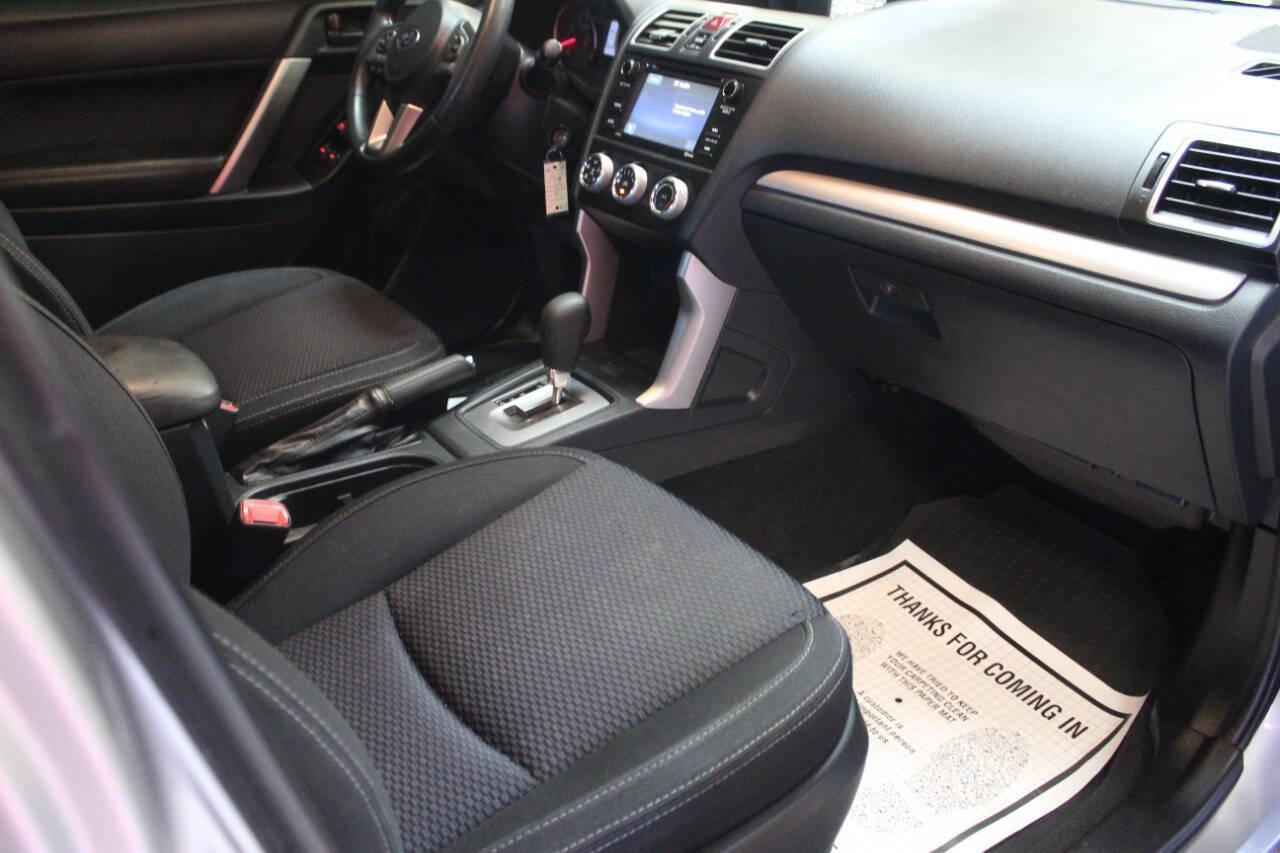 2018 Silver Subaru Forester 2.5i Premium PZEV CVT (JF2SJABC1JH) with an 2.5L H4 SOHC 16V engine, CVT transmission, located at 4301 NW 39th , Oklahoma City, OK, 73112, (405) 949-5600, 35.512135, -97.598671 - NO DRIVERS LICENCE -NO FULL COVERAGE INSURANCE - NO CREDIT CHECK. COME ON OVER TO SUPERSPORTS, TAKE A LOOK AND TEST DRIVE. PLEASE GIVE US A CALL AT (405) 949-5600. NO LICENCIA DE CONDUCIR - NO SEGURO DE COBERTURA TOTAL - NO VERIFICACION DE CREDITO. VISITENOS EN SUPERSPORTS, MIRE NUESTRO - Photo#8