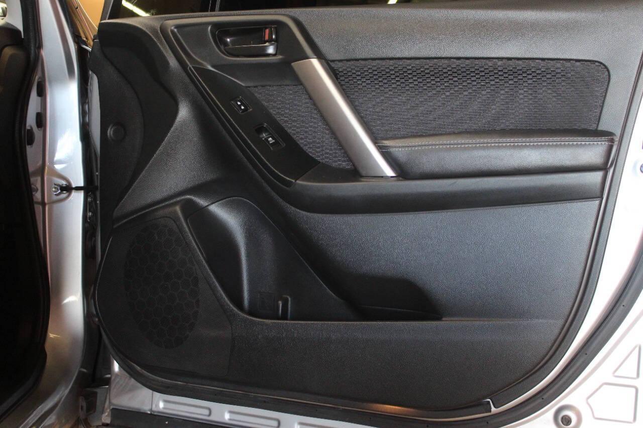 2018 Silver Subaru Forester 2.5i Premium PZEV CVT (JF2SJABC1JH) with an 2.5L H4 SOHC 16V engine, CVT transmission, located at 4301 NW 39th , Oklahoma City, OK, 73112, (405) 949-5600, 35.512135, -97.598671 - NO DRIVERS LICENCE -NO FULL COVERAGE INSURANCE - NO CREDIT CHECK. COME ON OVER TO SUPERSPORTS, TAKE A LOOK AND TEST DRIVE. PLEASE GIVE US A CALL AT (405) 949-5600. NO LICENCIA DE CONDUCIR - NO SEGURO DE COBERTURA TOTAL - NO VERIFICACION DE CREDITO. VISITENOS EN SUPERSPORTS, MIRE NUESTRO - Photo#9