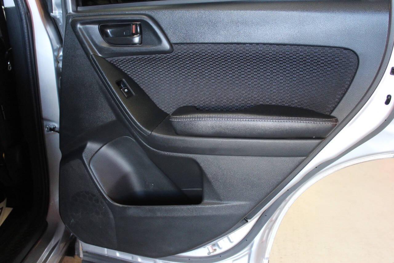 2018 Silver Subaru Forester 2.5i Premium PZEV CVT (JF2SJABC1JH) with an 2.5L H4 SOHC 16V engine, CVT transmission, located at 4301 NW 39th , Oklahoma City, OK, 73112, (405) 949-5600, 35.512135, -97.598671 - NO DRIVERS LICENCE -NO FULL COVERAGE INSURANCE - NO CREDIT CHECK. COME ON OVER TO SUPERSPORTS, TAKE A LOOK AND TEST DRIVE. PLEASE GIVE US A CALL AT (405) 949-5600. NO LICENCIA DE CONDUCIR - NO SEGURO DE COBERTURA TOTAL - NO VERIFICACION DE CREDITO. VISITENOS EN SUPERSPORTS, MIRE NUESTRO - Photo#11