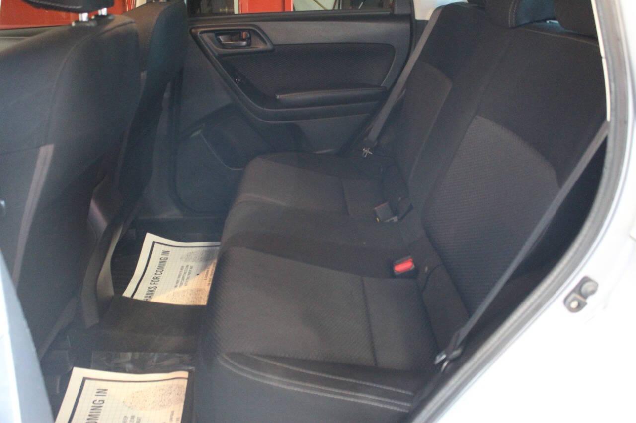 2018 Silver Subaru Forester 2.5i Premium PZEV CVT (JF2SJABC1JH) with an 2.5L H4 SOHC 16V engine, CVT transmission, located at 4301 NW 39th , Oklahoma City, OK, 73112, (405) 949-5600, 35.512135, -97.598671 - NO DRIVERS LICENCE -NO FULL COVERAGE INSURANCE - NO CREDIT CHECK. COME ON OVER TO SUPERSPORTS, TAKE A LOOK AND TEST DRIVE. PLEASE GIVE US A CALL AT (405) 949-5600. NO LICENCIA DE CONDUCIR - NO SEGURO DE COBERTURA TOTAL - NO VERIFICACION DE CREDITO. VISITENOS EN SUPERSPORTS, MIRE NUESTRO - Photo#13