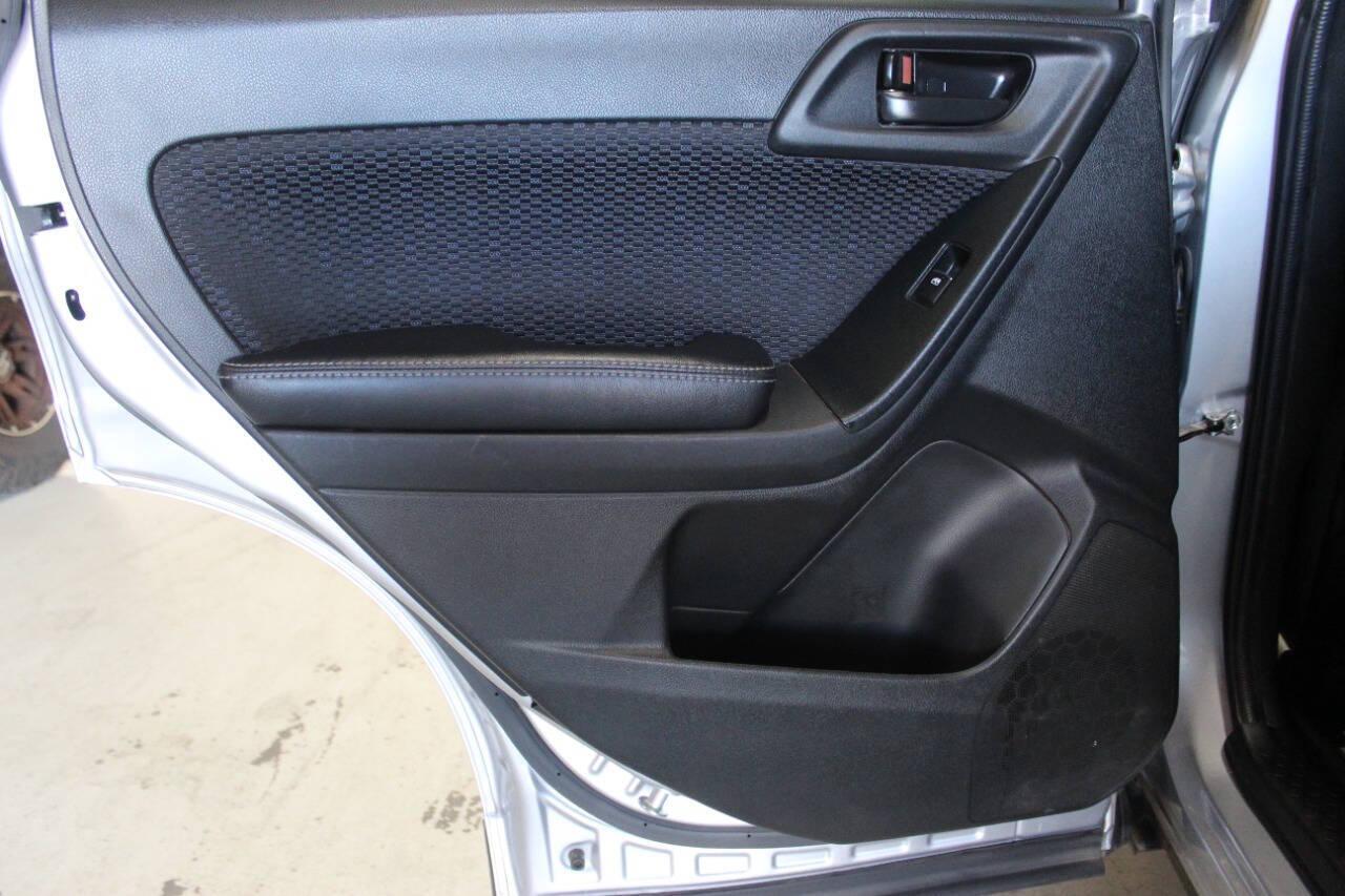 2018 Silver Subaru Forester 2.5i Premium PZEV CVT (JF2SJABC1JH) with an 2.5L H4 SOHC 16V engine, CVT transmission, located at 4301 NW 39th , Oklahoma City, OK, 73112, (405) 949-5600, 35.512135, -97.598671 - NO DRIVERS LICENCE -NO FULL COVERAGE INSURANCE - NO CREDIT CHECK. COME ON OVER TO SUPERSPORTS, TAKE A LOOK AND TEST DRIVE. PLEASE GIVE US A CALL AT (405) 949-5600. NO LICENCIA DE CONDUCIR - NO SEGURO DE COBERTURA TOTAL - NO VERIFICACION DE CREDITO. VISITENOS EN SUPERSPORTS, MIRE NUESTRO - Photo#14