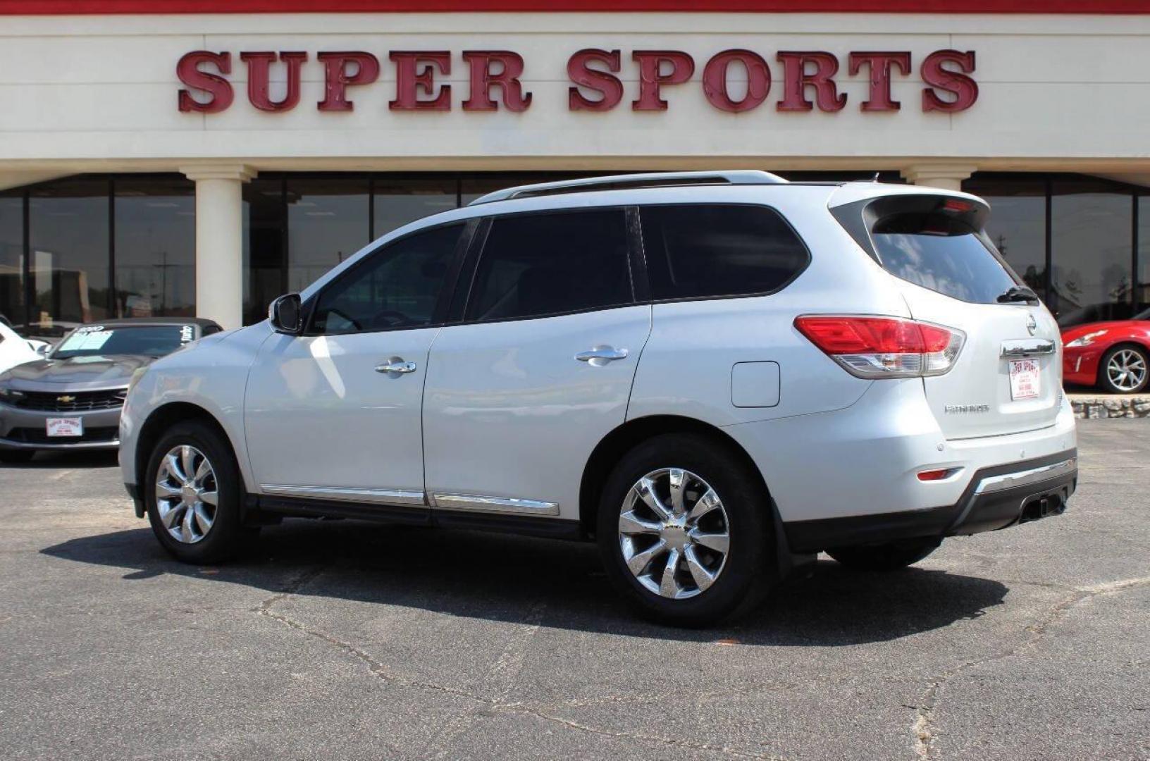 2018 Silver Subaru Forester 2.5i Premium PZEV CVT (JF2SJABC1JH) with an 2.5L H4 SOHC 16V engine, CVT transmission, located at 4301 NW 39th , Oklahoma City, OK, 73112, (405) 949-5600, 35.512135, -97.598671 - NO DRIVERS LICENCE -NO FULL COVERAGE INSURANCE - NO CREDIT CHECK. COME ON OVER TO SUPERSPORTS, TAKE A LOOK AND TEST DRIVE. PLEASE GIVE US A CALL AT (405) 949-5600. NO LICENCIA DE CONDUCIR - NO SEGURO DE COBERTURA TOTAL - NO VERIFICACION DE CREDITO. VISITENOS EN SUPERSPORTS, MIRE NUESTRO - Photo#4