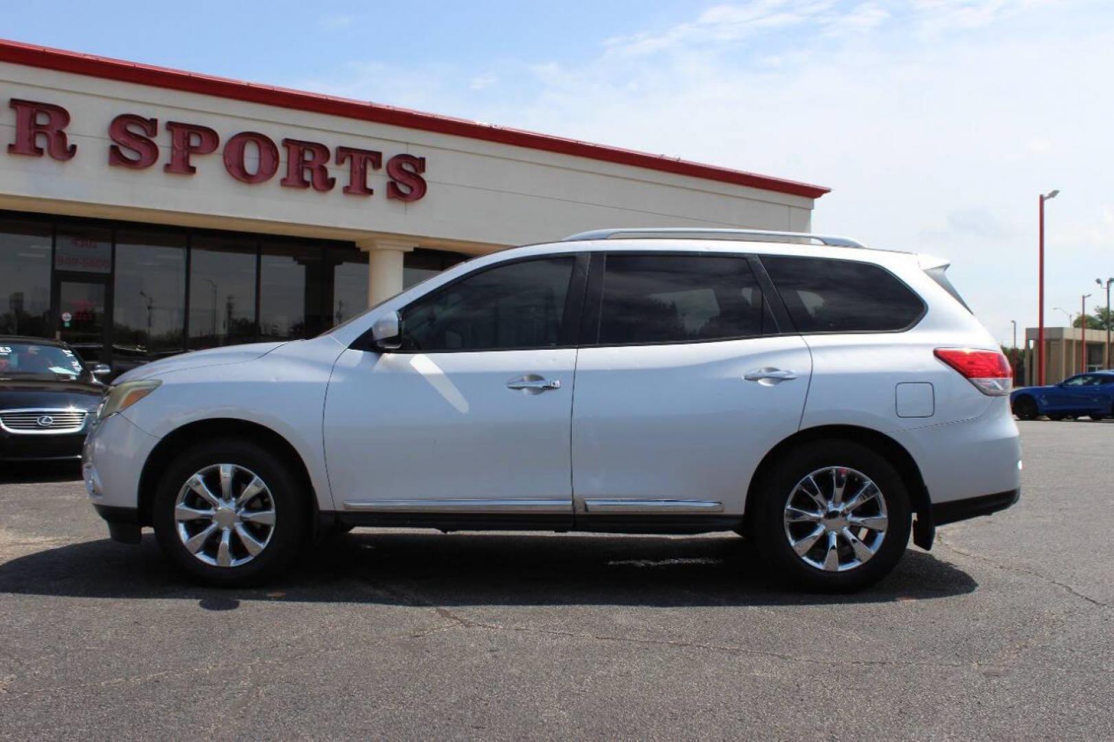 2018 Silver Subaru Forester 2.5i Premium PZEV CVT (JF2SJABC1JH) with an 2.5L H4 SOHC 16V engine, CVT transmission, located at 4301 NW 39th , Oklahoma City, OK, 73112, (405) 949-5600, 35.512135, -97.598671 - NO DRIVERS LICENCE -NO FULL COVERAGE INSURANCE - NO CREDIT CHECK. COME ON OVER TO SUPERSPORTS, TAKE A LOOK AND TEST DRIVE. PLEASE GIVE US A CALL AT (405) 949-5600. NO LICENCIA DE CONDUCIR - NO SEGURO DE COBERTURA TOTAL - NO VERIFICACION DE CREDITO. VISITENOS EN SUPERSPORTS, MIRE NUESTRO - Photo#5