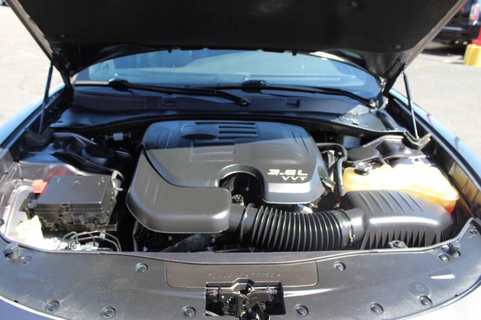 2019 Gray Dodge Charger SXT (2C3CDXBG5KH) with an 3.6L V6 DOHC 24V engine, 8A transmission, located at 4301 NW 39th , Oklahoma City, OK, 73112, (405) 949-5600, 35.512135, -97.598671 - NO DRIVERS LICENCE -NO FULL COVERAGE INSURANCE - NO CREDIT CHECK. COME ON OVER TO SUPERSPORTS, TAKE A LOOK AND TEST DRIVE. PLEASE GIVE US A CALL AT (405) 949-5600. NO LICENCIA DE CONDUCIR - NO SEGURO DE COBERTURA TOTAL - NO VERIFICACION DE CREDITO. VISITENOS EN SUPERSPORTS, MIRE NUEST - Photo#8