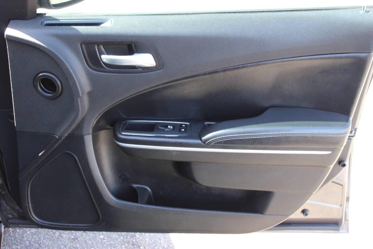 2019 Gray Dodge Charger SXT (2C3CDXBG5KH) with an 3.6L V6 DOHC 24V engine, 8A transmission, located at 4301 NW 39th , Oklahoma City, OK, 73112, (405) 949-5600, 35.512135, -97.598671 - NO DRIVERS LICENCE -NO FULL COVERAGE INSURANCE - NO CREDIT CHECK. COME ON OVER TO SUPERSPORTS, TAKE A LOOK AND TEST DRIVE. PLEASE GIVE US A CALL AT (405) 949-5600. NO LICENCIA DE CONDUCIR - NO SEGURO DE COBERTURA TOTAL - NO VERIFICACION DE CREDITO. VISITENOS EN SUPERSPORTS, MIRE NUEST - Photo#9