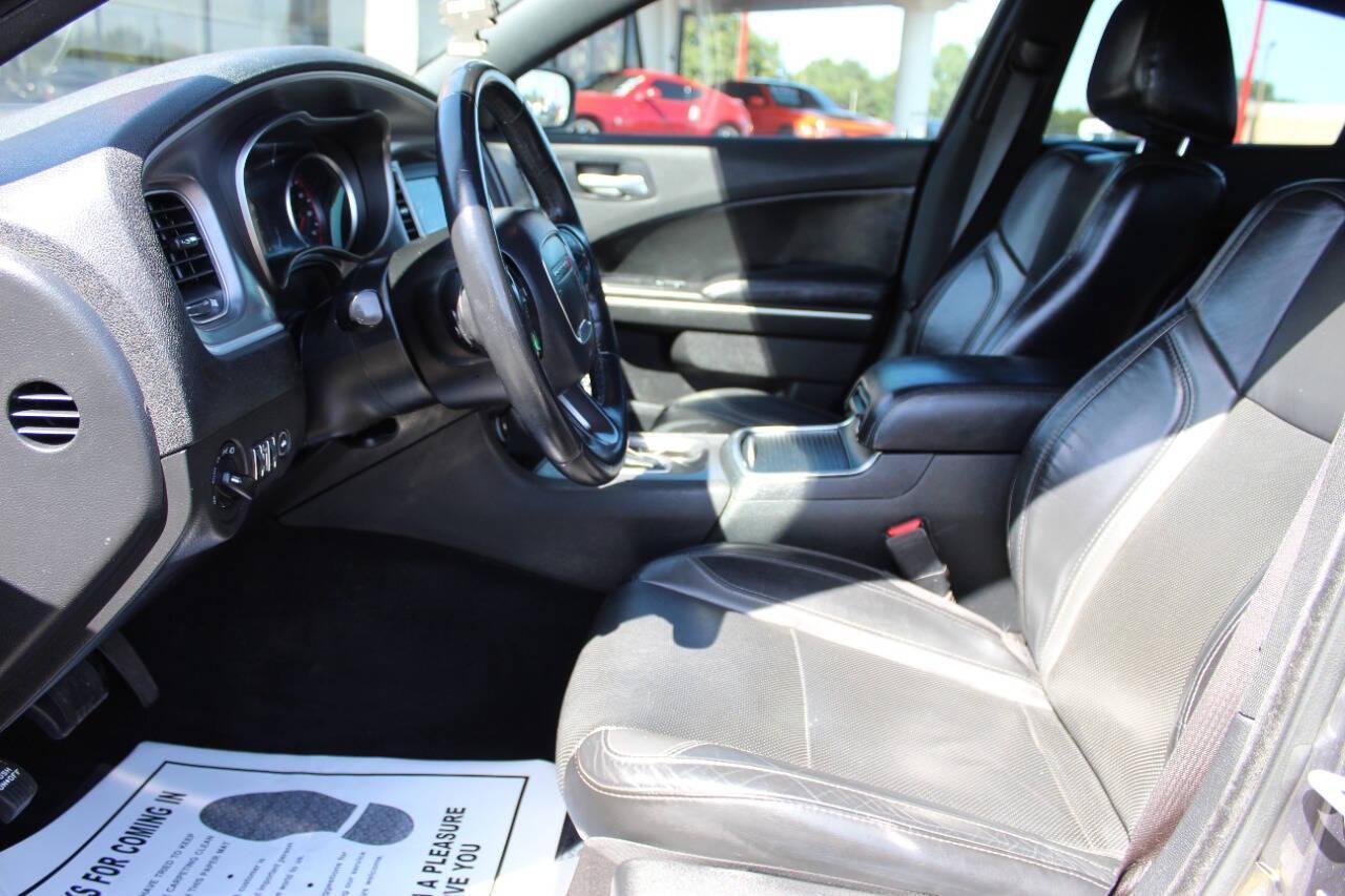 2019 Gray Dodge Charger SXT (2C3CDXBG5KH) with an 3.6L V6 DOHC 24V engine, 8A transmission, located at 4301 NW 39th , Oklahoma City, OK, 73112, (405) 949-5600, 35.512135, -97.598671 - NO DRIVERS LICENCE -NO FULL COVERAGE INSURANCE - NO CREDIT CHECK. COME ON OVER TO SUPERSPORTS, TAKE A LOOK AND TEST DRIVE. PLEASE GIVE US A CALL AT (405) 949-5600. NO LICENCIA DE CONDUCIR - NO SEGURO DE COBERTURA TOTAL - NO VERIFICACION DE CREDITO. VISITENOS EN SUPERSPORTS, MIRE NUEST - Photo#15