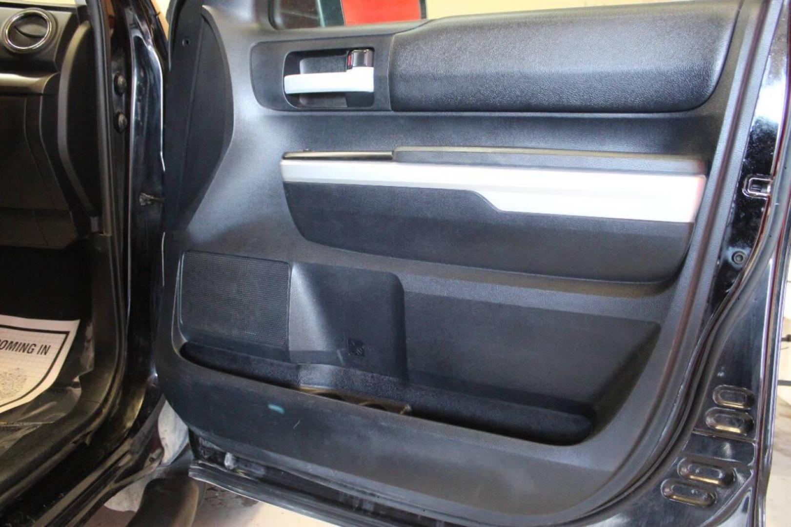 2014 Black Toyota Tundra SR5 5.7L V8 CrewMax 2WD (5TFEY5F11EX) with an 5.7L V8 DOHC 32V engine, 6-Speed Automatic transmission, located at 4301 NW 39th , Oklahoma City, OK, 73112, (405) 949-5600, 35.512135, -97.598671 - NO DRIVERS LICENCE NO-FULL COVERAGE INSURANCE-NO CREDIT CHECK. COME ON OVER TO SUPERSPORTS AND TAKE A LOOK AND TEST DRIVE. PLEASE GIVE US A CALL AT (405) 949-5600. NO LICENSIA DE MANEJAR- NO SEGURO DE COBERTURA TOTAL- NO VERIFICACCION DE CREDITO. POR FAVOR VENGAN A SUPERSPORTS, ECHE UN - Photo#10