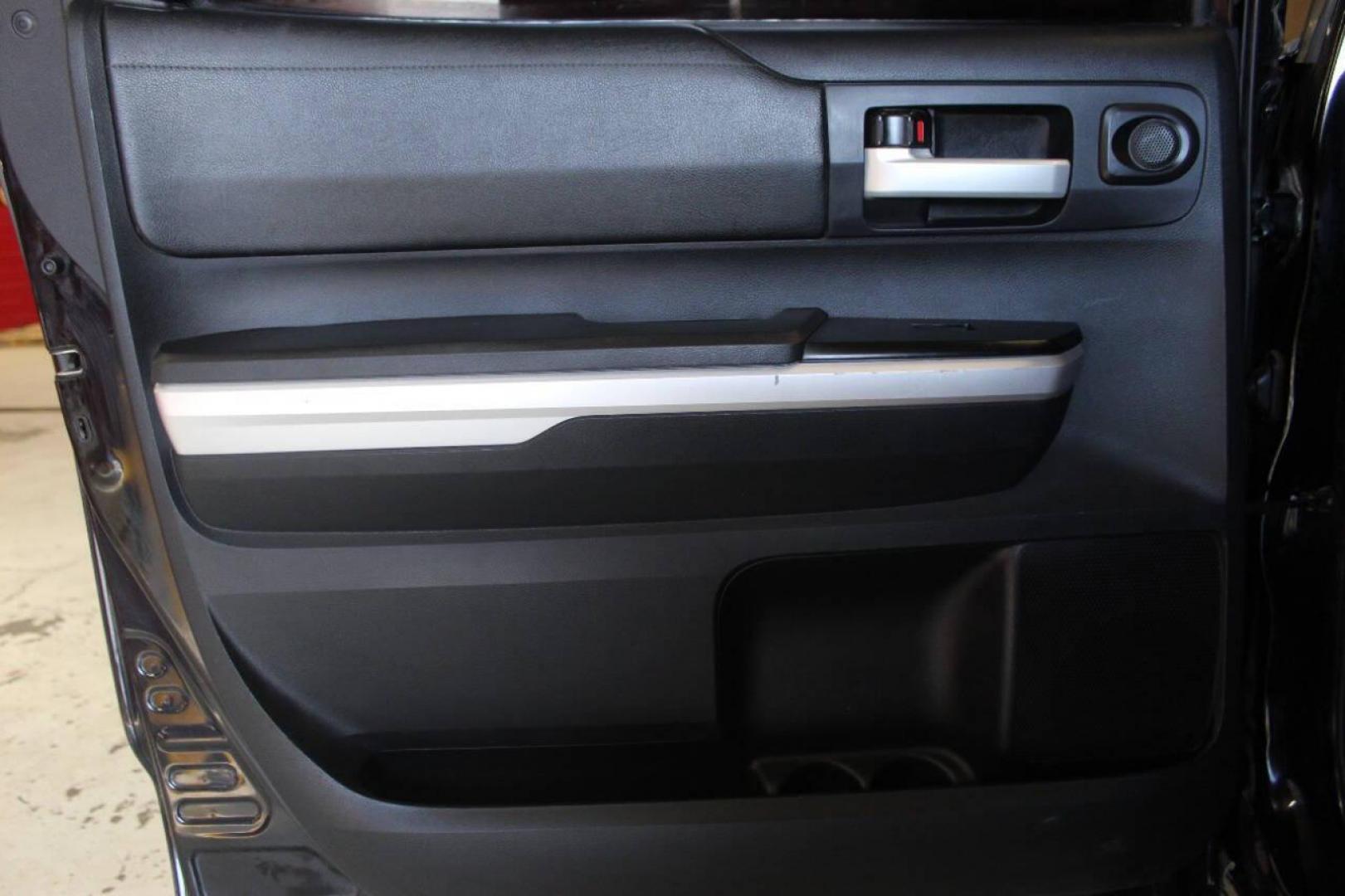 2014 Black Toyota Tundra SR5 5.7L V8 CrewMax 2WD (5TFEY5F11EX) with an 5.7L V8 DOHC 32V engine, 6-Speed Automatic transmission, located at 4301 NW 39th , Oklahoma City, OK, 73112, (405) 949-5600, 35.512135, -97.598671 - NO DRIVERS LICENCE NO-FULL COVERAGE INSURANCE-NO CREDIT CHECK. COME ON OVER TO SUPERSPORTS AND TAKE A LOOK AND TEST DRIVE. PLEASE GIVE US A CALL AT (405) 949-5600. NO LICENSIA DE MANEJAR- NO SEGURO DE COBERTURA TOTAL- NO VERIFICACCION DE CREDITO. POR FAVOR VENGAN A SUPERSPORTS, ECHE UN - Photo#15