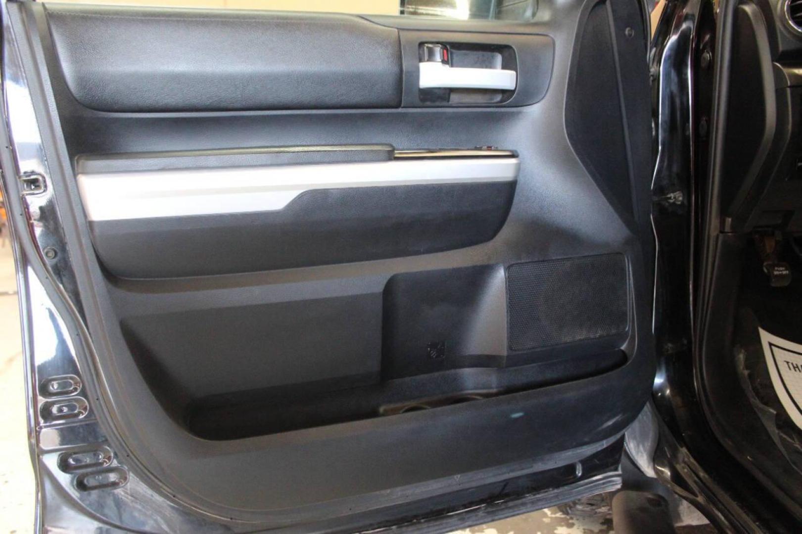 2014 Black Toyota Tundra SR5 5.7L V8 CrewMax 2WD (5TFEY5F11EX) with an 5.7L V8 DOHC 32V engine, 6-Speed Automatic transmission, located at 4301 NW 39th , Oklahoma City, OK, 73112, (405) 949-5600, 35.512135, -97.598671 - NO DRIVERS LICENCE NO-FULL COVERAGE INSURANCE-NO CREDIT CHECK. COME ON OVER TO SUPERSPORTS AND TAKE A LOOK AND TEST DRIVE. PLEASE GIVE US A CALL AT (405) 949-5600. NO LICENSIA DE MANEJAR- NO SEGURO DE COBERTURA TOTAL- NO VERIFICACCION DE CREDITO. POR FAVOR VENGAN A SUPERSPORTS, ECHE UN - Photo#17
