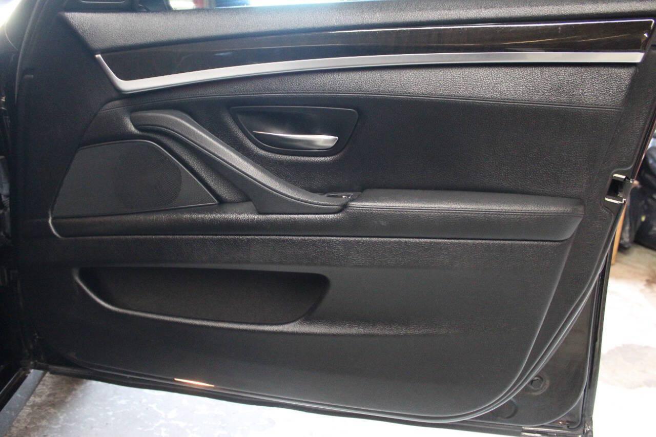 2016 Black BMW 5 Series 535i (WBA5B1C51GG) with an 3.0L I6 Turbocharger 3.0L I6 engine, Automatic 8-Speed transmission, located at 4301 NW 39th , Oklahoma City, OK, 73112, (405) 949-5600, 35.512135, -97.598671 - Hablamos espanol. SPEND SMART --- BUY FROM SUPER SPORTS. ALL PRICES, DOWN PAYMENTS, PAYMENTS, AND FINANCE TERMS ARE NEGOTIABLE AT THE TIME OF APPROVAL. WE WILL WORK WITH YOU TO FIT YOUR BUDGET. WE WILL EVEN LOWER AND ADJUST THE NUMBERS TO HELP MAKE THE VEHICLE MORE AFFORDABLE FOR YOU.- Photo#9