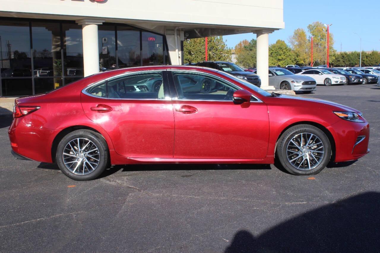 2018 Red Lexus ES 350 Sedan (58ABK1GG0JU) with an 3.5L V6 3.5L V6 engine, Automatic 6-Speed transmission, located at 4301 NW 39th , Oklahoma City, OK, 73112, (405) 949-5600, 35.512135, -97.598671 - NO DRIVERS LICENCE NO-FULL COVERAGE INSURANCE-NO CREDIT CHECK. COME ON OVER TO SUPERSPORTS AND TAKE A LOOK AND TEST DRIVE. PLEASE GIVE US A CALL AT (405) 949-5600. NO LICENSIA DE MANEJAR- NO SEGURO DE COBERTURA TOTAL- NO VERIFICACCION DE CREDITO. POR FAVOR VENGAN A SUPERSPORTS, ECHE UN - Photo#2