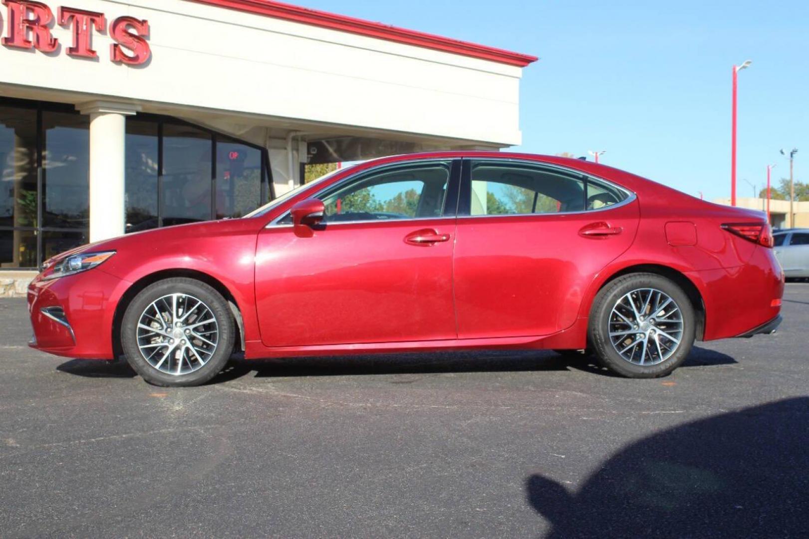2018 Red Lexus ES 350 Sedan (58ABK1GG0JU) with an 3.5L V6 DOHC 24V engine, 6A transmission, located at 4301 NW 39th , Oklahoma City, OK, 73112, (405) 949-5600, 35.512135, -97.598671 - NO DRIVERS LICENCE NO-FULL COVERAGE INSURANCE-NO CREDIT CHECK. COME ON OVER TO SUPERSPORTS AND TAKE A LOOK AND TEST DRIVE. PLEASE GIVE US A CALL AT (405) 949-5600. NO LICENSIA DE MANEJAR- NO SEGURO DE COBERTURA TOTAL- NO VERIFICACCION DE CREDITO. POR FAVOR VENGAN A SUPERSPORTS, ECHE UN - Photo#5