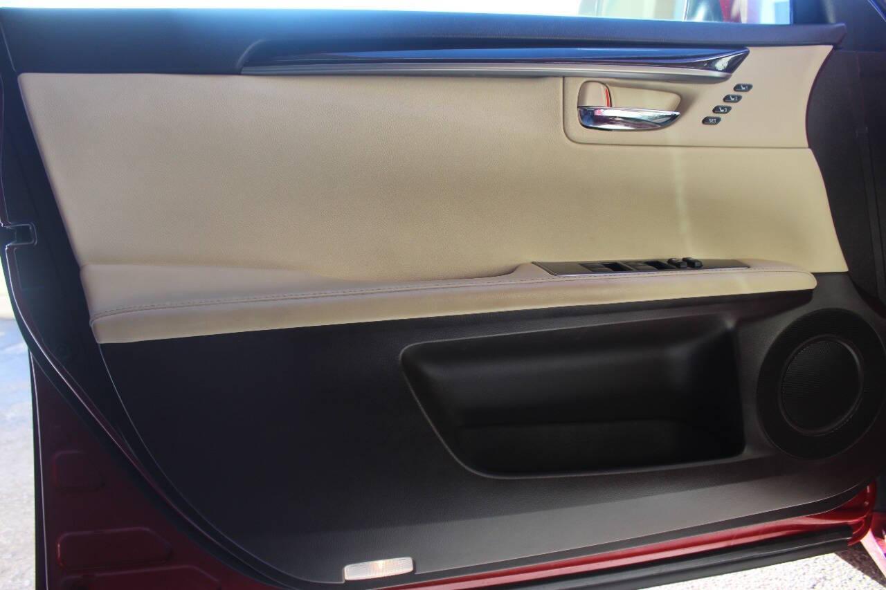 2018 Red Lexus ES 350 Sedan (58ABK1GG0JU) with an 3.5L V6 3.5L V6 engine, Automatic 6-Speed transmission, located at 4301 NW 39th , Oklahoma City, OK, 73112, (405) 949-5600, 35.512135, -97.598671 - NO DRIVERS LICENCE NO-FULL COVERAGE INSURANCE-NO CREDIT CHECK. COME ON OVER TO SUPERSPORTS AND TAKE A LOOK AND TEST DRIVE. PLEASE GIVE US A CALL AT (405) 949-5600. NO LICENSIA DE MANEJAR- NO SEGURO DE COBERTURA TOTAL- NO VERIFICACCION DE CREDITO. POR FAVOR VENGAN A SUPERSPORTS, ECHE UN - Photo#16