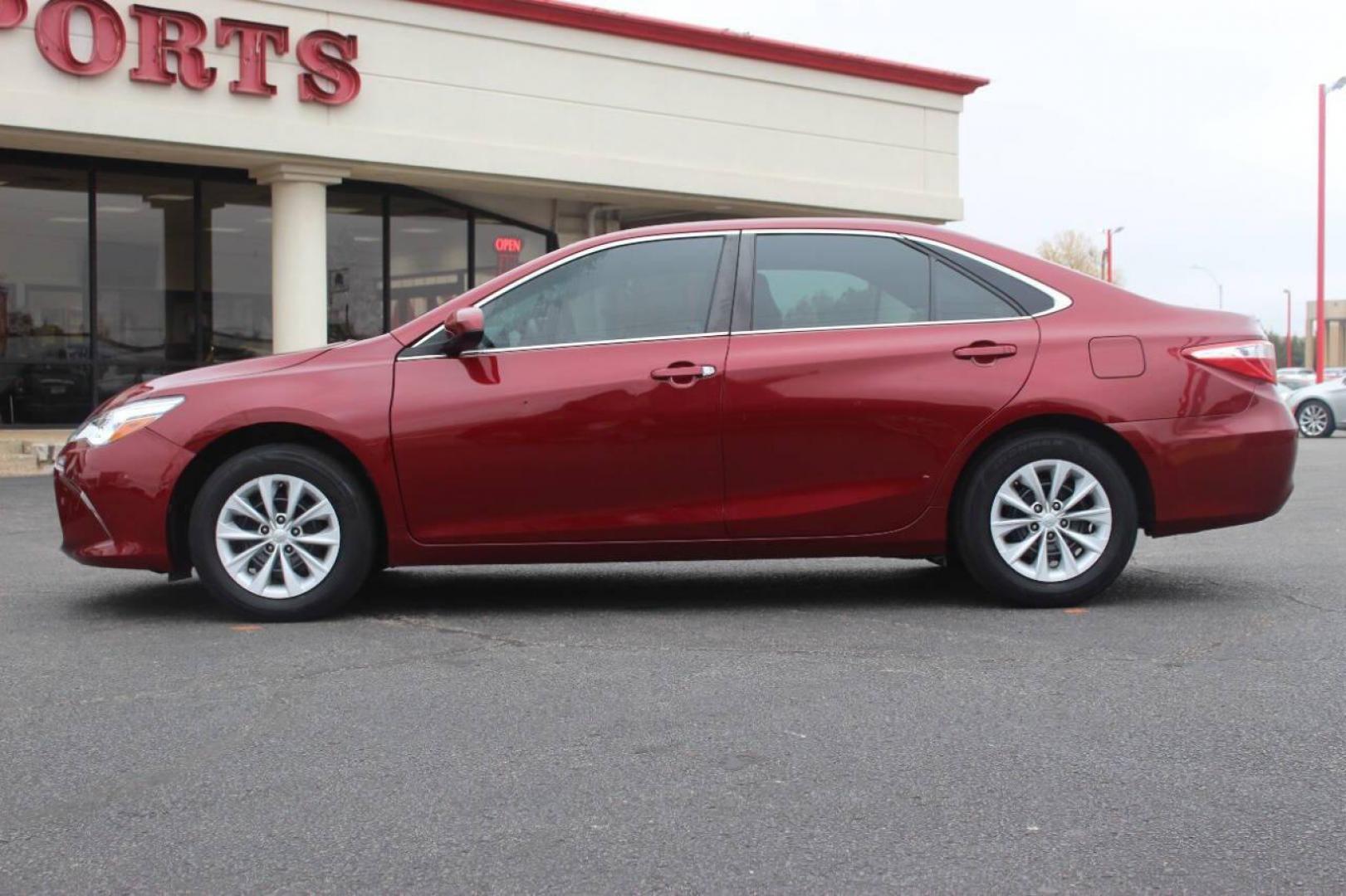 2017 Maroon Toyota Camry SE (4T1BF1FK9HU) with an 2.5L L4 DOHC 16V engine, 6A transmission, located at 4301 NW 39th , Oklahoma City, OK, 73112, (405) 949-5600, 35.512135, -97.598671 - NO DRIVERS LICENCE NO-FULL COVERAGE INSURANCE-NO CREDIT CHECK. COME ON OVER TO SUPERSPORTS AND TAKE A LOOK AND TEST DRIVE. PLEASE GIVE US A CALL AT (405) 949-5600. NO LICENSIA DE MANEJAR- NO SEGURO DE COBERTURA TOTAL- NO VERIFICACCION DE CREDITO. POR FAVOR VENGAN A SUPERSPORTS, - Photo#5