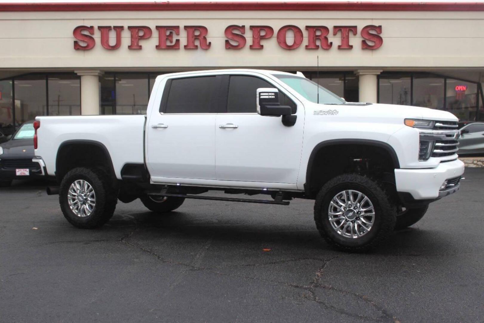 2020 White Chevrolet Silverado 2500HD High Country Crew Cab Long Box 4WD (1GC4YREY5LF) with an 6.6L V8 OHV 16V DIESEL engine, 6A transmission, located at 4301 NW 39th , Oklahoma City, OK, 73112, (405) 949-5600, 35.512135, -97.598671 - NO DRIVERS LICENCE NO-FULL COVERAGE INSURANCE-NO CREDIT CHECK. COME ON OVER TO SUPERSPORTS AND TAKE A LOOK AND TEST DRIVE. PLEASE GIVE US A CALL AT (405) 949-5600. NO LICENSIA DE MANEJAR- NO SEGURO DE COBERTURA TOTAL- NO VERIFICACCION DE CREDITO. POR FAVOR VENGAN A SUPERSPORTS, - Photo#2