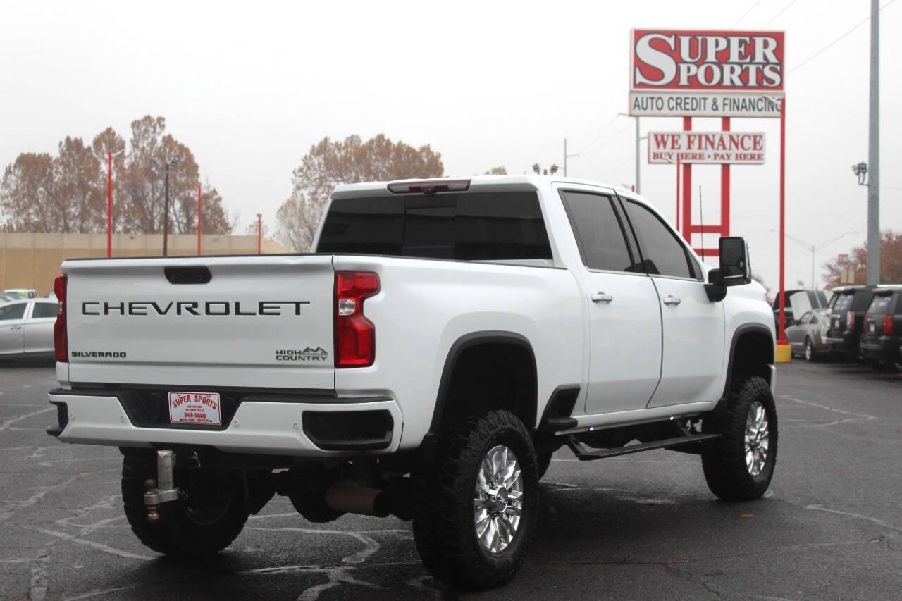 2020 White Chevrolet Silverado 2500HD High Country Crew Cab Long Box 4WD (1GC4YREY5LF) with an 6.6L V8 OHV 16V DIESEL engine, 6A transmission, located at 4301 NW 39th , Oklahoma City, OK, 73112, (405) 949-5600, 35.512135, -97.598671 - NO DRIVERS LICENCE -NO FULL COVERAGE INSURANCE - NO CREDIT CHECK. COME ON OVER TO SUPERSPORTS, TAKE A LOOK AND TEST DRIVE. PLEASE GIVE US A CALL AT (405) 949-5600. NO LICENCIA DE CONDUCIR - NO SEGURO DE COBERTURA TOTAL - NO VERIFICACION DE CREDITO. VISITENOS EN SUPERSPORTS, MIRE NUESTRO - Photo#3