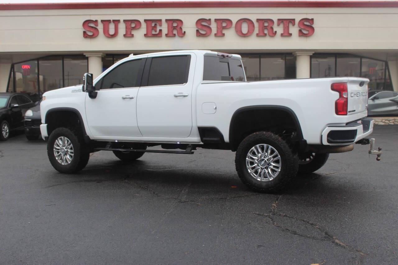 2020 White Chevrolet Silverado 2500HD High Country Crew Cab Long Box 4WD (1GC4YREY5LF) with an 6.6L V8 OHV 16V DIESEL engine, 6A transmission, located at 4301 NW 39th , Oklahoma City, OK, 73112, (405) 949-5600, 35.512135, -97.598671 - NO DRIVERS LICENCE -NO FULL COVERAGE INSURANCE - NO CREDIT CHECK. COME ON OVER TO SUPERSPORTS, TAKE A LOOK AND TEST DRIVE. PLEASE GIVE US A CALL AT (405) 949-5600. NO LICENCIA DE CONDUCIR - NO SEGURO DE COBERTURA TOTAL - NO VERIFICACION DE CREDITO. VISITENOS EN SUPERSPORTS, MIRE NUESTRO - Photo#5