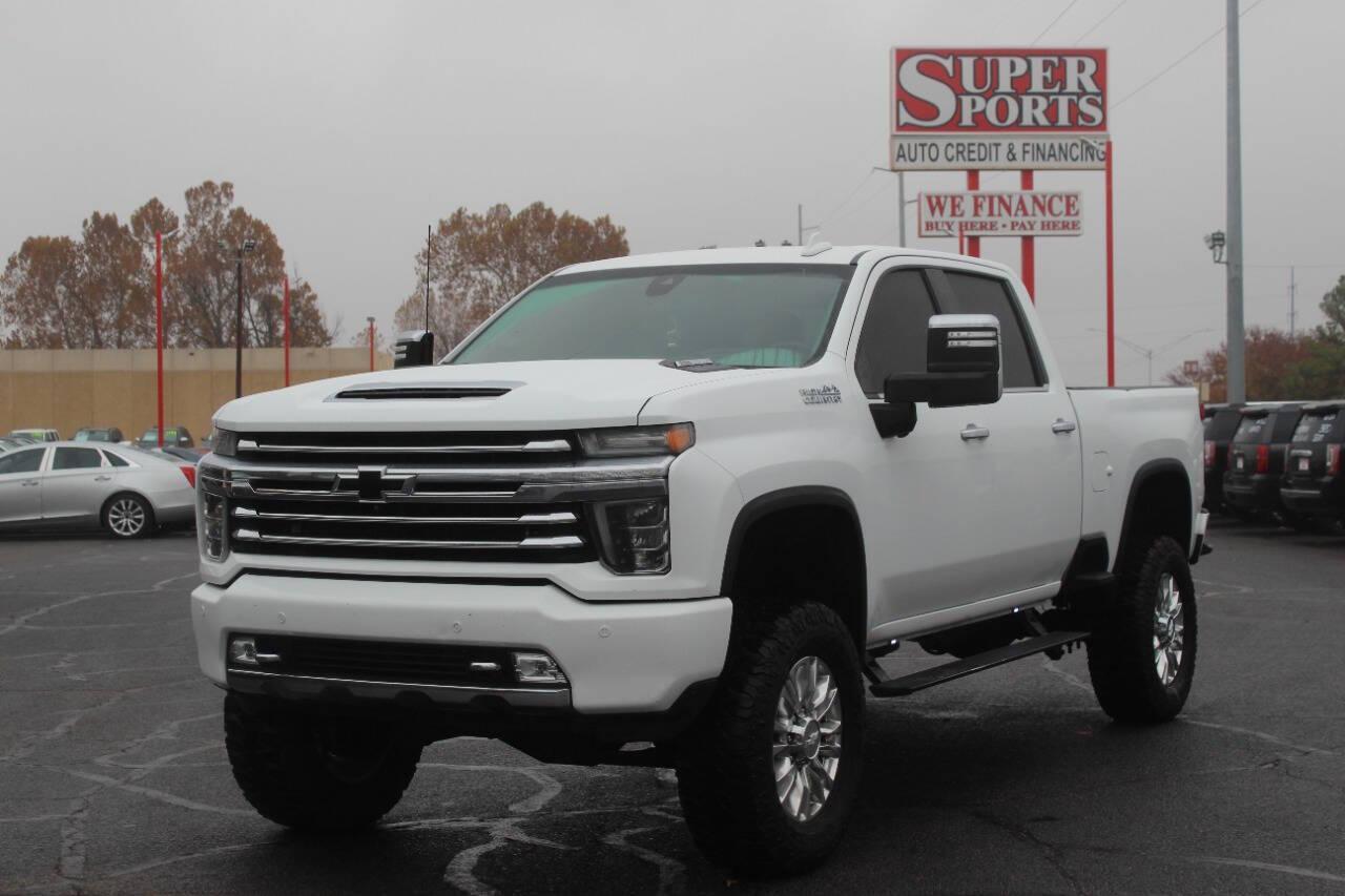 2020 White Chevrolet Silverado 2500HD High Country Crew Cab Long Box 4WD (1GC4YREY5LF) with an 6.6L V8 OHV 16V DIESEL engine, 6A transmission, located at 4301 NW 39th , Oklahoma City, OK, 73112, (405) 949-5600, 35.512135, -97.598671 - NO DRIVERS LICENCE -NO FULL COVERAGE INSURANCE - NO CREDIT CHECK. COME ON OVER TO SUPERSPORTS, TAKE A LOOK AND TEST DRIVE. PLEASE GIVE US A CALL AT (405) 949-5600. NO LICENCIA DE CONDUCIR - NO SEGURO DE COBERTURA TOTAL - NO VERIFICACION DE CREDITO. VISITENOS EN SUPERSPORTS, MIRE NUESTRO - Photo#7