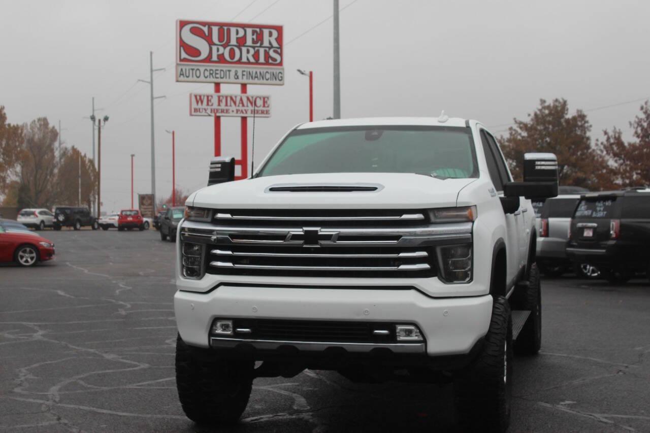 2020 White Chevrolet Silverado 2500HD High Country Crew Cab Long Box 4WD (1GC4YREY5LF) with an 6.6L V8 OHV 16V DIESEL engine, 6A transmission, located at 4301 NW 39th , Oklahoma City, OK, 73112, (405) 949-5600, 35.512135, -97.598671 - NO DRIVERS LICENCE -NO FULL COVERAGE INSURANCE - NO CREDIT CHECK. COME ON OVER TO SUPERSPORTS, TAKE A LOOK AND TEST DRIVE. PLEASE GIVE US A CALL AT (405) 949-5600. NO LICENCIA DE CONDUCIR - NO SEGURO DE COBERTURA TOTAL - NO VERIFICACION DE CREDITO. VISITENOS EN SUPERSPORTS, MIRE NUESTRO - Photo#8