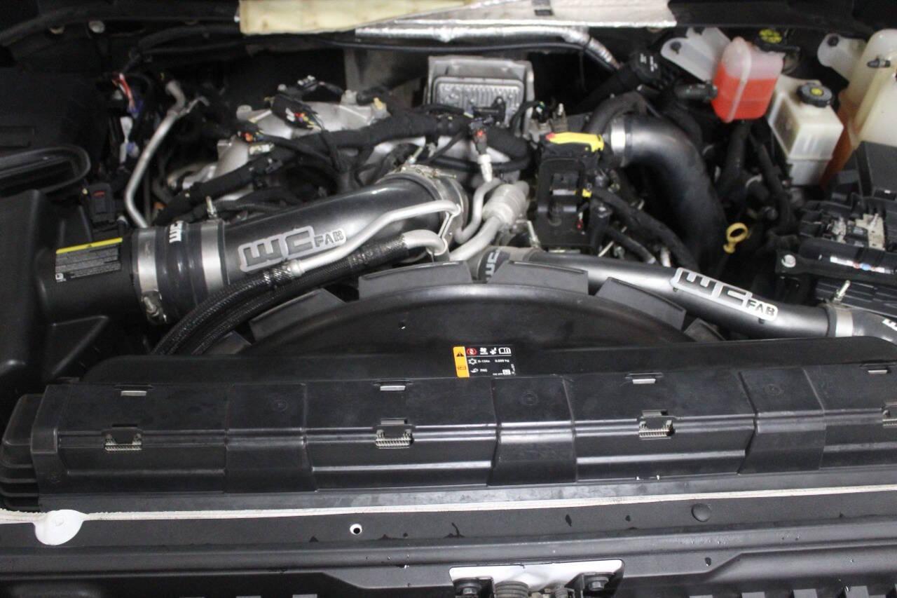 2020 White Chevrolet Silverado 2500HD High Country Crew Cab Long Box 4WD (1GC4YREY5LF) with an 6.6L V8 OHV 16V DIESEL engine, 6A transmission, located at 4301 NW 39th , Oklahoma City, OK, 73112, (405) 949-5600, 35.512135, -97.598671 - NO DRIVERS LICENCE -NO FULL COVERAGE INSURANCE - NO CREDIT CHECK. COME ON OVER TO SUPERSPORTS, TAKE A LOOK AND TEST DRIVE. PLEASE GIVE US A CALL AT (405) 949-5600. NO LICENCIA DE CONDUCIR - NO SEGURO DE COBERTURA TOTAL - NO VERIFICACION DE CREDITO. VISITENOS EN SUPERSPORTS, MIRE NUESTRO - Photo#9