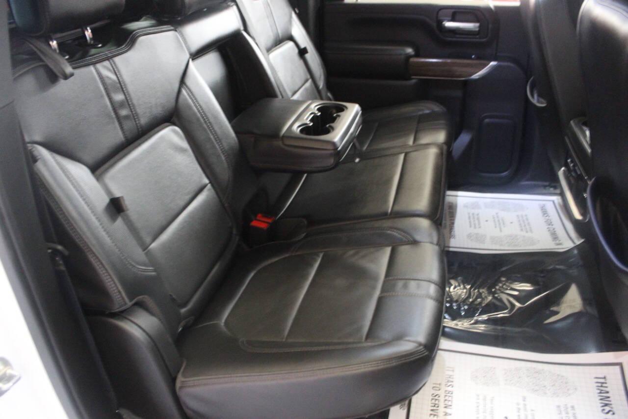 2020 White Chevrolet Silverado 2500HD High Country Crew Cab Long Box 4WD (1GC4YREY5LF) with an 6.6L V8 OHV 16V DIESEL engine, 6A transmission, located at 4301 NW 39th , Oklahoma City, OK, 73112, (405) 949-5600, 35.512135, -97.598671 - NO DRIVERS LICENCE -NO FULL COVERAGE INSURANCE - NO CREDIT CHECK. COME ON OVER TO SUPERSPORTS, TAKE A LOOK AND TEST DRIVE. PLEASE GIVE US A CALL AT (405) 949-5600. NO LICENCIA DE CONDUCIR - NO SEGURO DE COBERTURA TOTAL - NO VERIFICACION DE CREDITO. VISITENOS EN SUPERSPORTS, MIRE NUESTRO - Photo#12