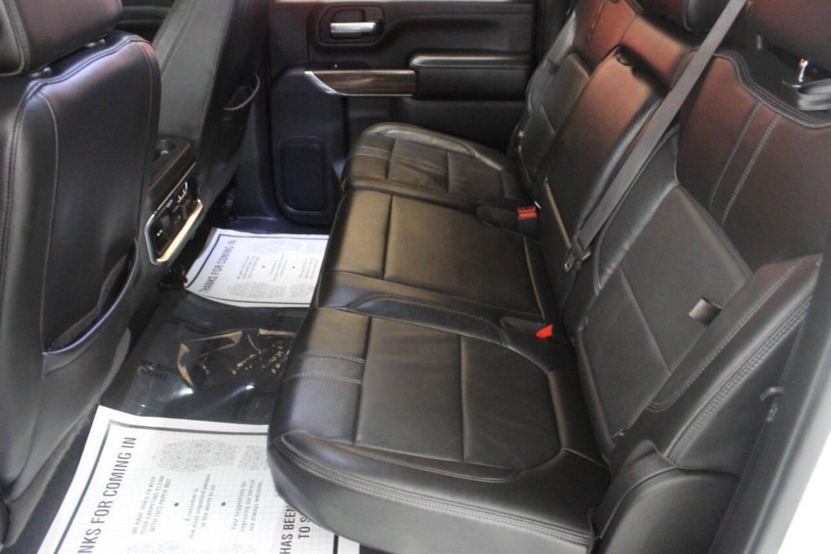 2020 White Chevrolet Silverado 2500HD High Country Crew Cab Long Box 4WD (1GC4YREY5LF) with an 6.6L V8 OHV 16V DIESEL engine, 6A transmission, located at 4301 NW 39th , Oklahoma City, OK, 73112, (405) 949-5600, 35.512135, -97.598671 - NO DRIVERS LICENCE NO-FULL COVERAGE INSURANCE-NO CREDIT CHECK. COME ON OVER TO SUPERSPORTS AND TAKE A LOOK AND TEST DRIVE. PLEASE GIVE US A CALL AT (405) 949-5600. NO LICENSIA DE MANEJAR- NO SEGURO DE COBERTURA TOTAL- NO VERIFICACCION DE CREDITO. POR FAVOR VENGAN A SUPERSPORTS, - Photo#14