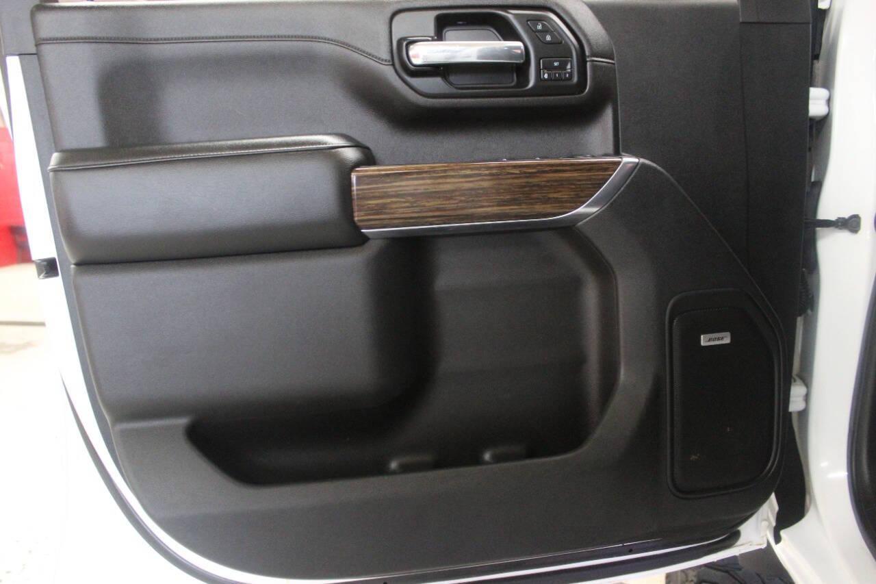 2020 White Chevrolet Silverado 2500HD High Country Crew Cab Long Box 4WD (1GC4YREY5LF) with an 6.6L V8 OHV 16V DIESEL engine, 6A transmission, located at 4301 NW 39th , Oklahoma City, OK, 73112, (405) 949-5600, 35.512135, -97.598671 - NO DRIVERS LICENCE -NO FULL COVERAGE INSURANCE - NO CREDIT CHECK. COME ON OVER TO SUPERSPORTS, TAKE A LOOK AND TEST DRIVE. PLEASE GIVE US A CALL AT (405) 949-5600. NO LICENCIA DE CONDUCIR - NO SEGURO DE COBERTURA TOTAL - NO VERIFICACION DE CREDITO. VISITENOS EN SUPERSPORTS, MIRE NUESTRO - Photo#16