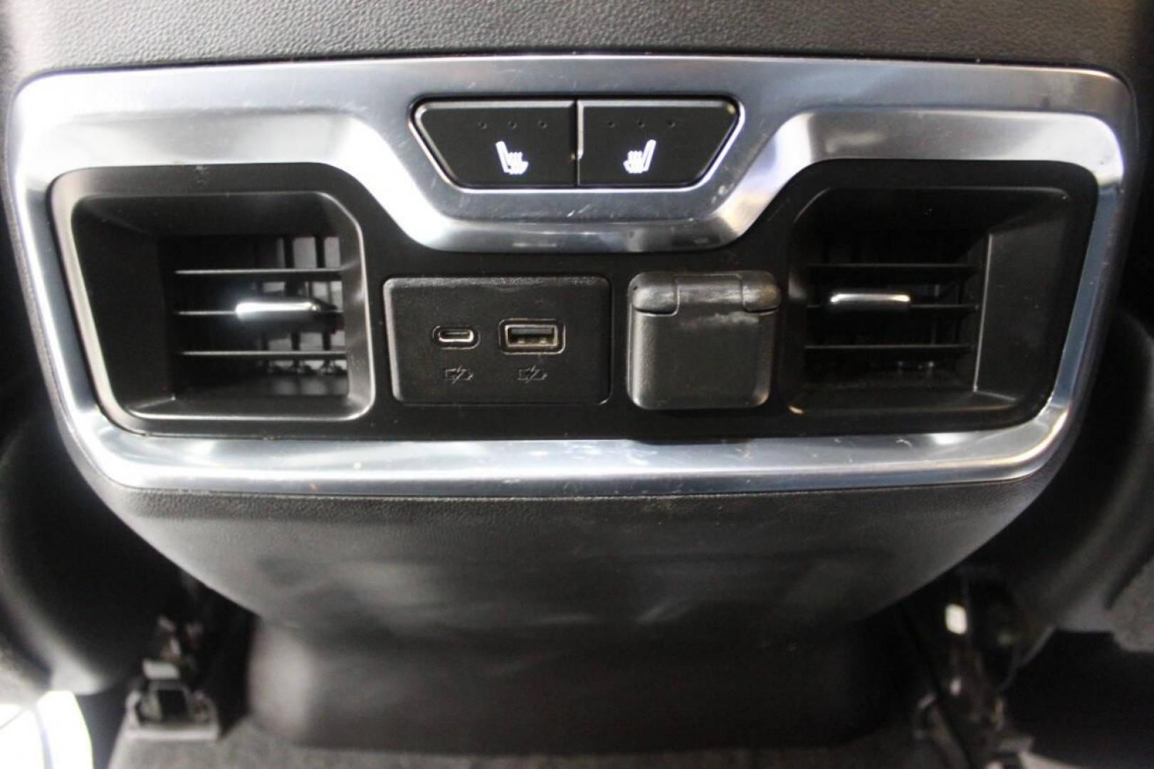 2020 White Chevrolet Silverado 2500HD High Country Crew Cab Long Box 4WD (1GC4YREY5LF) with an 6.6L V8 OHV 16V DIESEL engine, 6A transmission, located at 4301 NW 39th , Oklahoma City, OK, 73112, (405) 949-5600, 35.512135, -97.598671 - NO DRIVERS LICENCE NO-FULL COVERAGE INSURANCE-NO CREDIT CHECK. COME ON OVER TO SUPERSPORTS AND TAKE A LOOK AND TEST DRIVE. PLEASE GIVE US A CALL AT (405) 949-5600. NO LICENSIA DE MANEJAR- NO SEGURO DE COBERTURA TOTAL- NO VERIFICACCION DE CREDITO. POR FAVOR VENGAN A SUPERSPORTS, - Photo#19