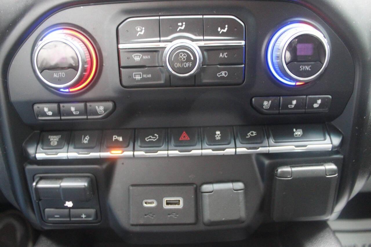 2020 White Chevrolet Silverado 2500HD High Country Crew Cab Long Box 4WD (1GC4YREY5LF) with an 6.6L V8 OHV 16V DIESEL engine, 6A transmission, located at 4301 NW 39th , Oklahoma City, OK, 73112, (405) 949-5600, 35.512135, -97.598671 - NO DRIVERS LICENCE -NO FULL COVERAGE INSURANCE - NO CREDIT CHECK. COME ON OVER TO SUPERSPORTS, TAKE A LOOK AND TEST DRIVE. PLEASE GIVE US A CALL AT (405) 949-5600. NO LICENCIA DE CONDUCIR - NO SEGURO DE COBERTURA TOTAL - NO VERIFICACION DE CREDITO. VISITENOS EN SUPERSPORTS, MIRE NUESTRO - Photo#19