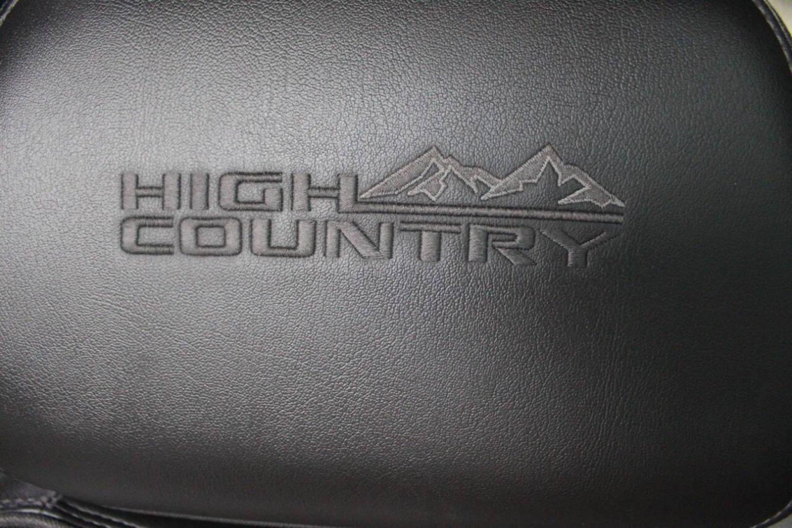2020 White Chevrolet Silverado 2500HD High Country Crew Cab Long Box 4WD (1GC4YREY5LF) with an 6.6L V8 OHV 16V DIESEL engine, 6A transmission, located at 4301 NW 39th , Oklahoma City, OK, 73112, (405) 949-5600, 35.512135, -97.598671 - NO DRIVERS LICENCE NO-FULL COVERAGE INSURANCE-NO CREDIT CHECK. COME ON OVER TO SUPERSPORTS AND TAKE A LOOK AND TEST DRIVE. PLEASE GIVE US A CALL AT (405) 949-5600. NO LICENSIA DE MANEJAR- NO SEGURO DE COBERTURA TOTAL- NO VERIFICACCION DE CREDITO. POR FAVOR VENGAN A SUPERSPORTS, - Photo#22