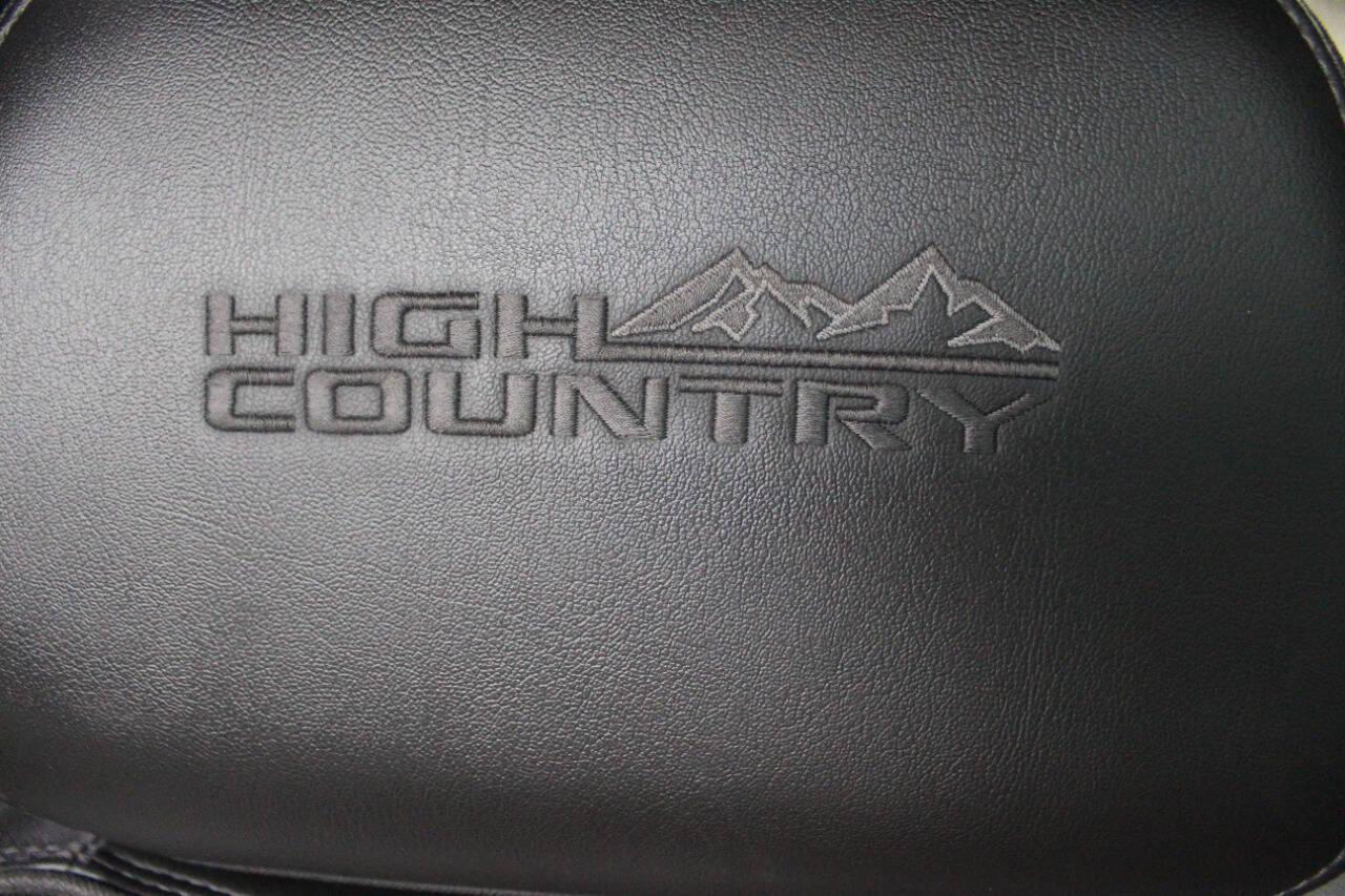 2020 White Chevrolet Silverado 2500HD High Country Crew Cab Long Box 4WD (1GC4YREY5LF) with an 6.6L V8 OHV 16V DIESEL engine, 6A transmission, located at 4301 NW 39th , Oklahoma City, OK, 73112, (405) 949-5600, 35.512135, -97.598671 - NO DRIVERS LICENCE -NO FULL COVERAGE INSURANCE - NO CREDIT CHECK. COME ON OVER TO SUPERSPORTS, TAKE A LOOK AND TEST DRIVE. PLEASE GIVE US A CALL AT (405) 949-5600. NO LICENCIA DE CONDUCIR - NO SEGURO DE COBERTURA TOTAL - NO VERIFICACION DE CREDITO. VISITENOS EN SUPERSPORTS, MIRE NUESTRO - Photo#21