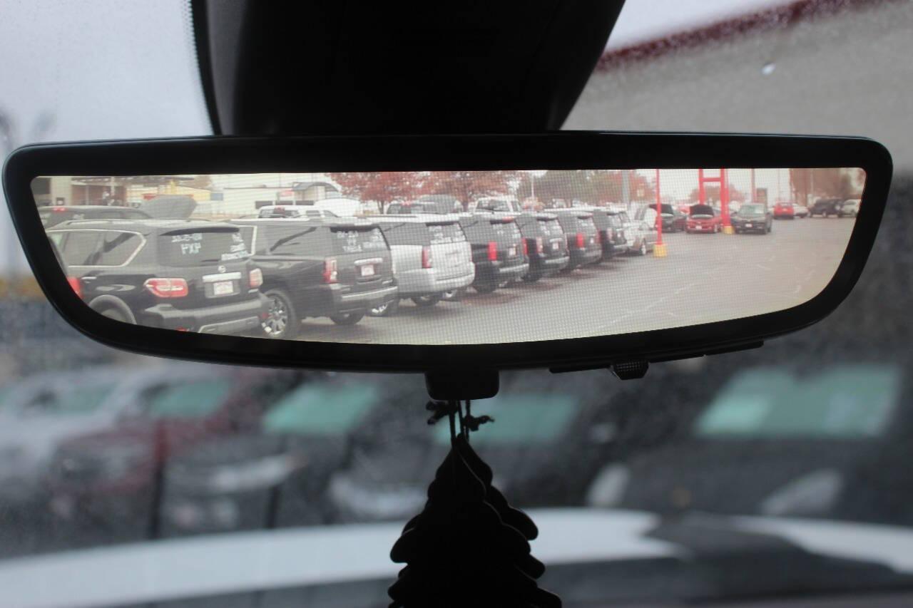 2020 White Chevrolet Silverado 2500HD High Country Crew Cab Long Box 4WD (1GC4YREY5LF) with an 6.6L V8 OHV 16V DIESEL engine, 6A transmission, located at 4301 NW 39th , Oklahoma City, OK, 73112, (405) 949-5600, 35.512135, -97.598671 - NO DRIVERS LICENCE -NO FULL COVERAGE INSURANCE - NO CREDIT CHECK. COME ON OVER TO SUPERSPORTS, TAKE A LOOK AND TEST DRIVE. PLEASE GIVE US A CALL AT (405) 949-5600. NO LICENCIA DE CONDUCIR - NO SEGURO DE COBERTURA TOTAL - NO VERIFICACION DE CREDITO. VISITENOS EN SUPERSPORTS, MIRE NUESTRO - Photo#22