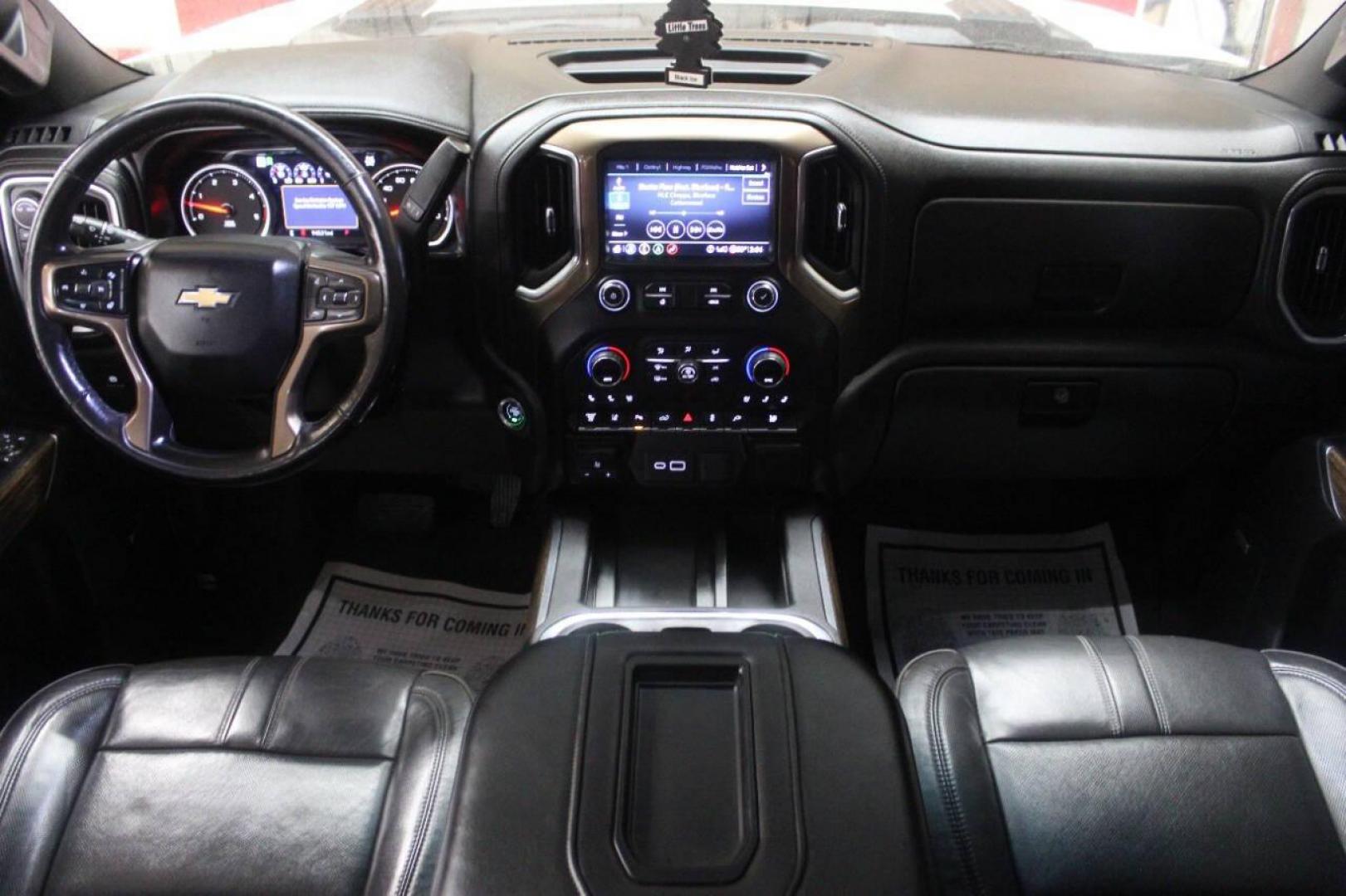 2020 White Chevrolet Silverado 2500HD High Country Crew Cab Long Box 4WD (1GC4YREY5LF) with an 6.6L V8 OHV 16V DIESEL engine, 6A transmission, located at 4301 NW 39th , Oklahoma City, OK, 73112, (405) 949-5600, 35.512135, -97.598671 - NO DRIVERS LICENCE NO-FULL COVERAGE INSURANCE-NO CREDIT CHECK. COME ON OVER TO SUPERSPORTS AND TAKE A LOOK AND TEST DRIVE. PLEASE GIVE US A CALL AT (405) 949-5600. NO LICENSIA DE MANEJAR- NO SEGURO DE COBERTURA TOTAL- NO VERIFICACCION DE CREDITO. POR FAVOR VENGAN A SUPERSPORTS, - Photo#18