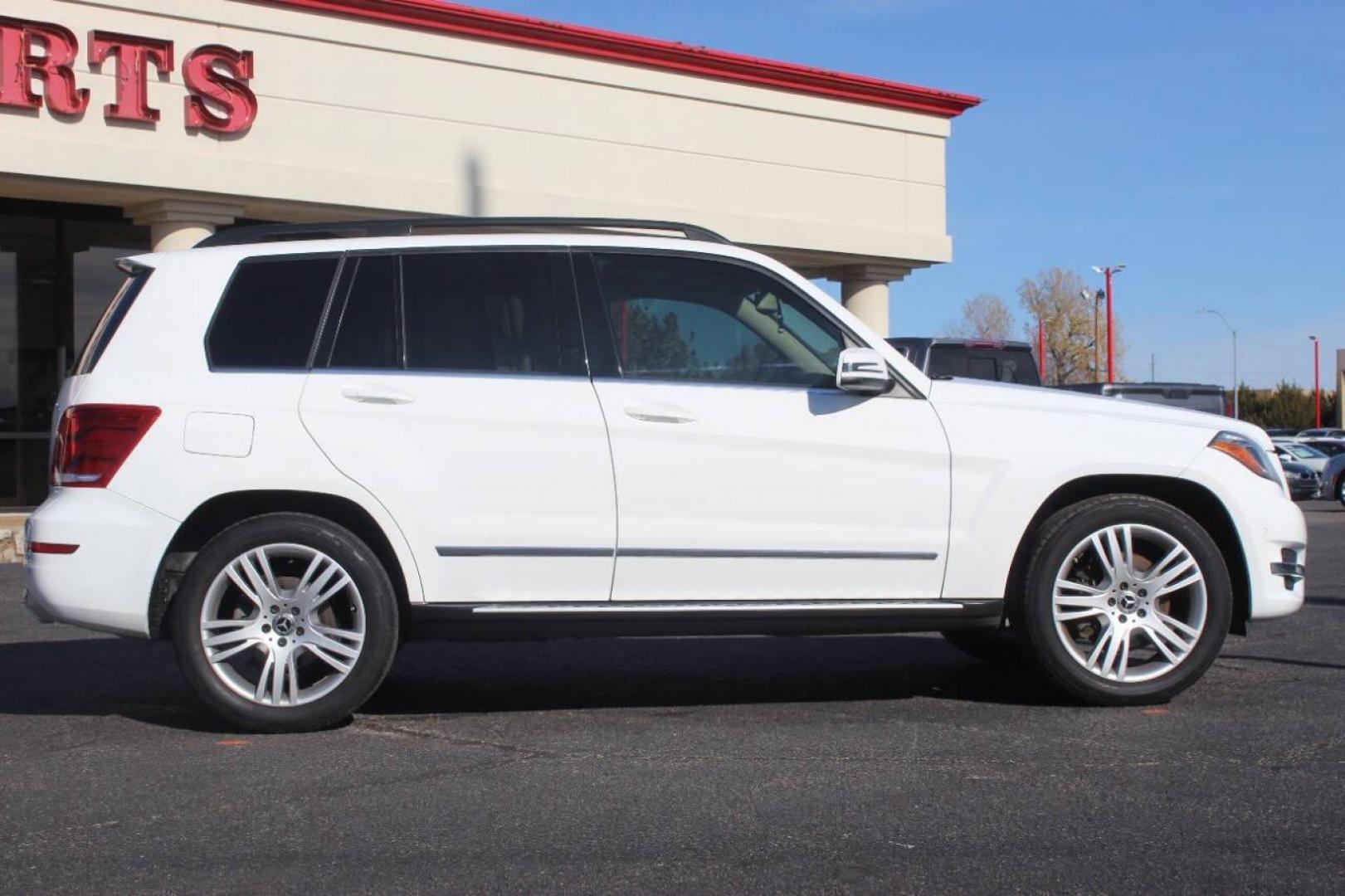 2013 White Mercedes-Benz GLK-Class GLK350 4MATIC (WDCGG8JB0DG) with an 3.5L V6 DOHC 24V engine, 7-Speed Automatic transmission, located at 4301 NW 39th , Oklahoma City, OK, 73112, (405) 949-5600, 35.512135, -97.598671 - Photo#2