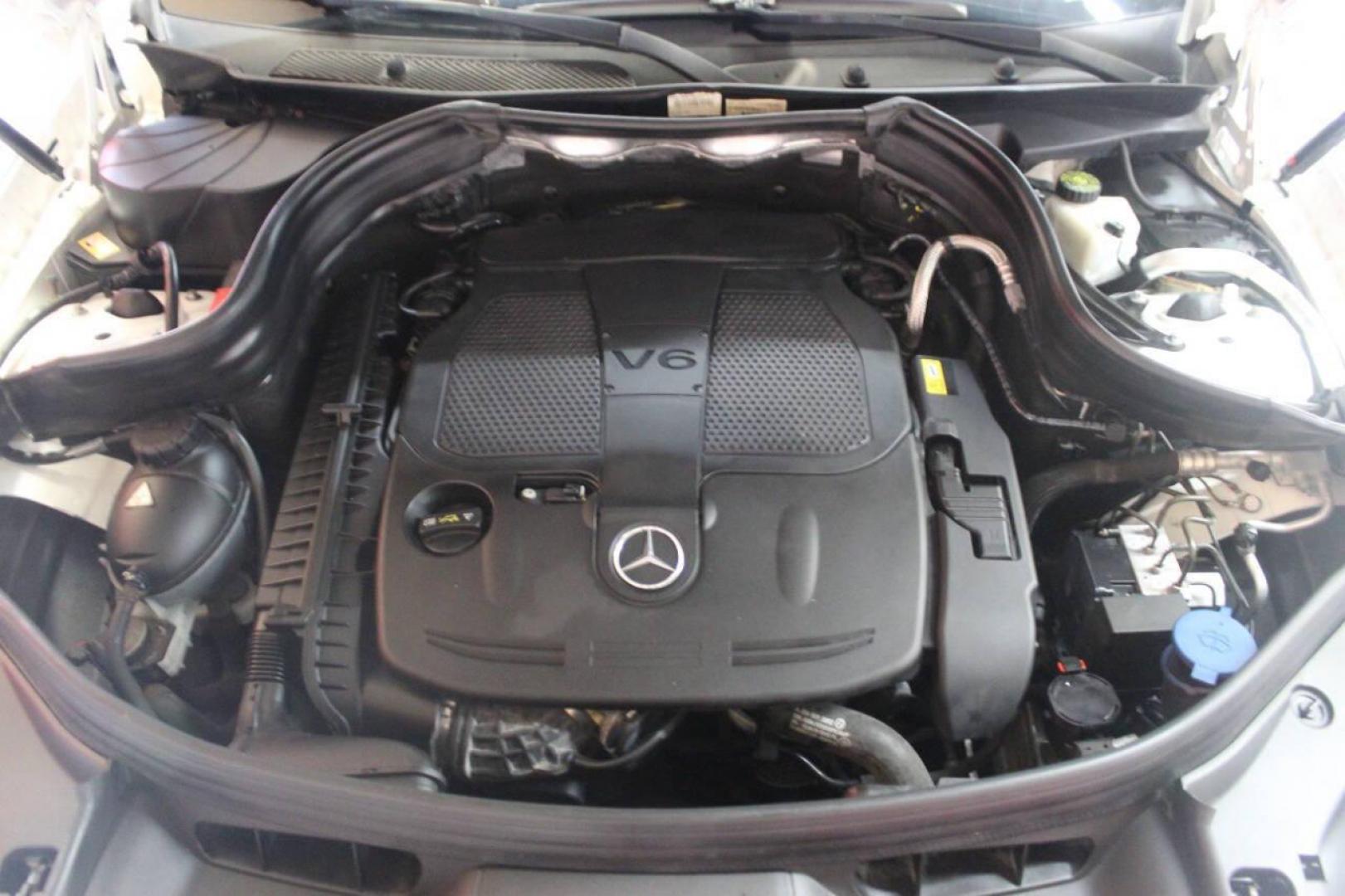2013 White Mercedes-Benz GLK-Class GLK350 4MATIC (WDCGG8JB0DG) with an 3.5L V6 DOHC 24V engine, 7-Speed Automatic transmission, located at 4301 NW 39th , Oklahoma City, OK, 73112, (405) 949-5600, 35.512135, -97.598671 - Photo#7