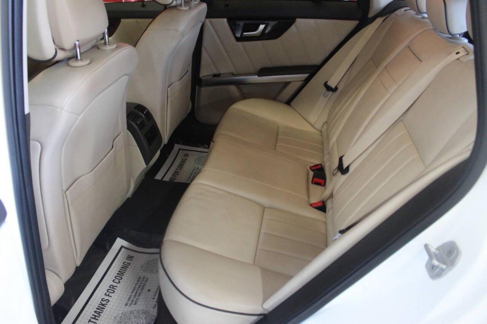 2013 White Mercedes-Benz GLK-Class GLK350 4MATIC (WDCGG8JB0DG) with an 3.5L V6 DOHC 24V engine, 7-Speed Automatic transmission, located at 4301 NW 39th , Oklahoma City, OK, 73112, (405) 949-5600, 35.512135, -97.598671 - Photo#13